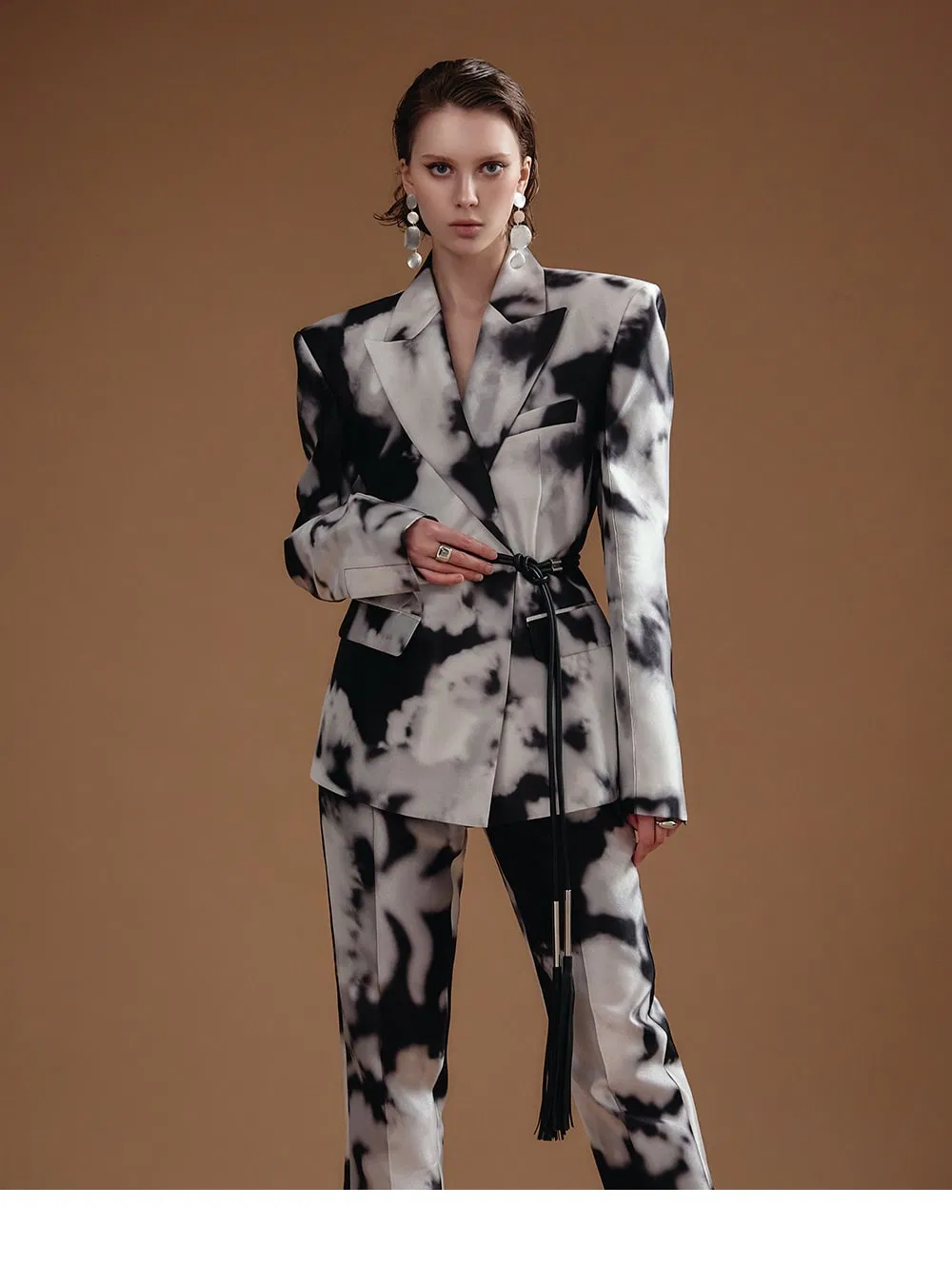 Luxury Wholesale Women Suits Blazer Customized Dyed Fabric Women Blazer Paired with Cropped Slim Pants