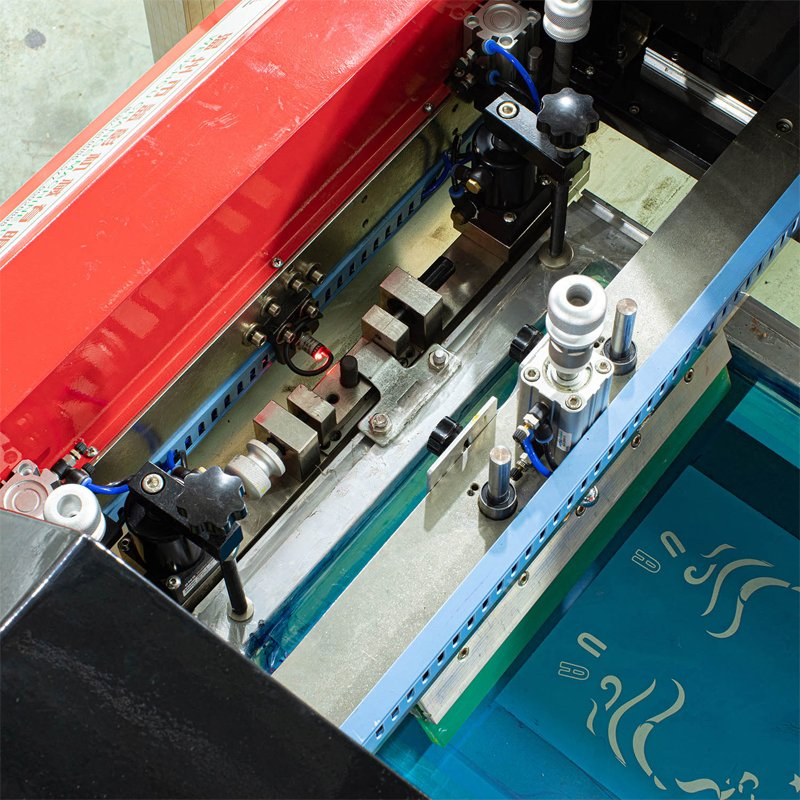 Spu Cheap Flatbed Screen Printing Machine for T-Shirt/Sheet/Shoe Upper