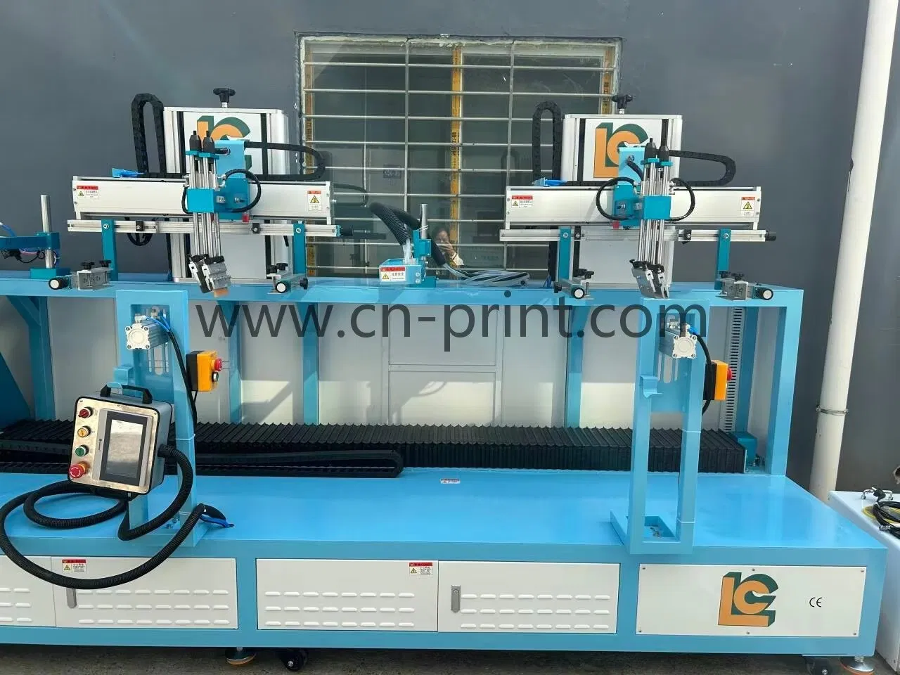 Semi-Automatic 4 Side Servo Flatbed Silk Screen Printing Machine for Plastic Beer Crate with LED UV Curing Oven