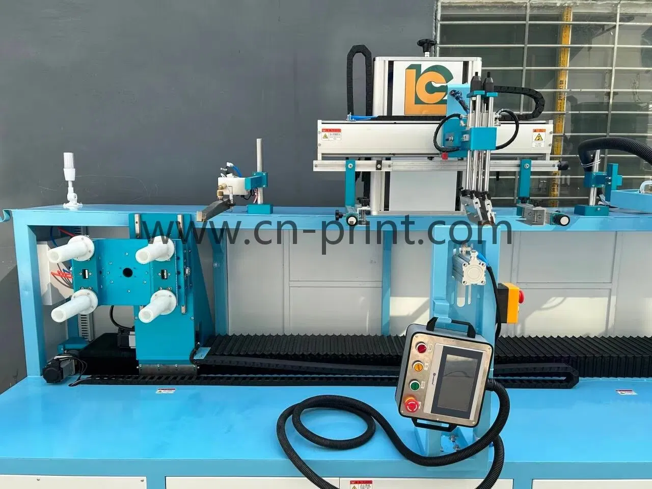 Semi-Automatic 4 Side Servo Flatbed Silk Screen Printing Machine for Plastic Beer Crate with LED UV Curing Oven