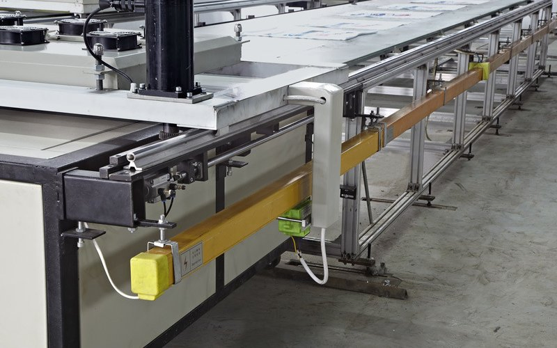 Spt60200 Flatbed Sheet/Roll/Garments/Clothes/T-Shirt/Wood/Glass/Non-Woven/Ceramic/Jean/Leather/Shoes/Plastic Screen Printer/Printing Machine for Sale