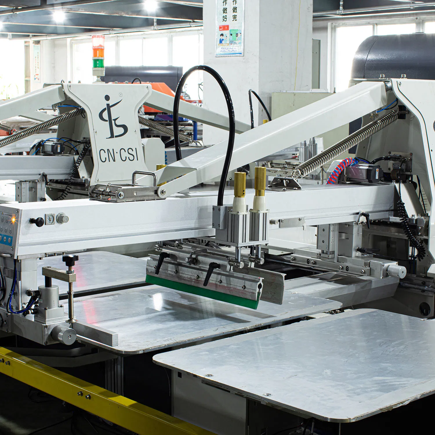 Spo Automatic 4-30 Color Oval Type Clothes/T Shirt /Garment/Textile Screen Printing Machine