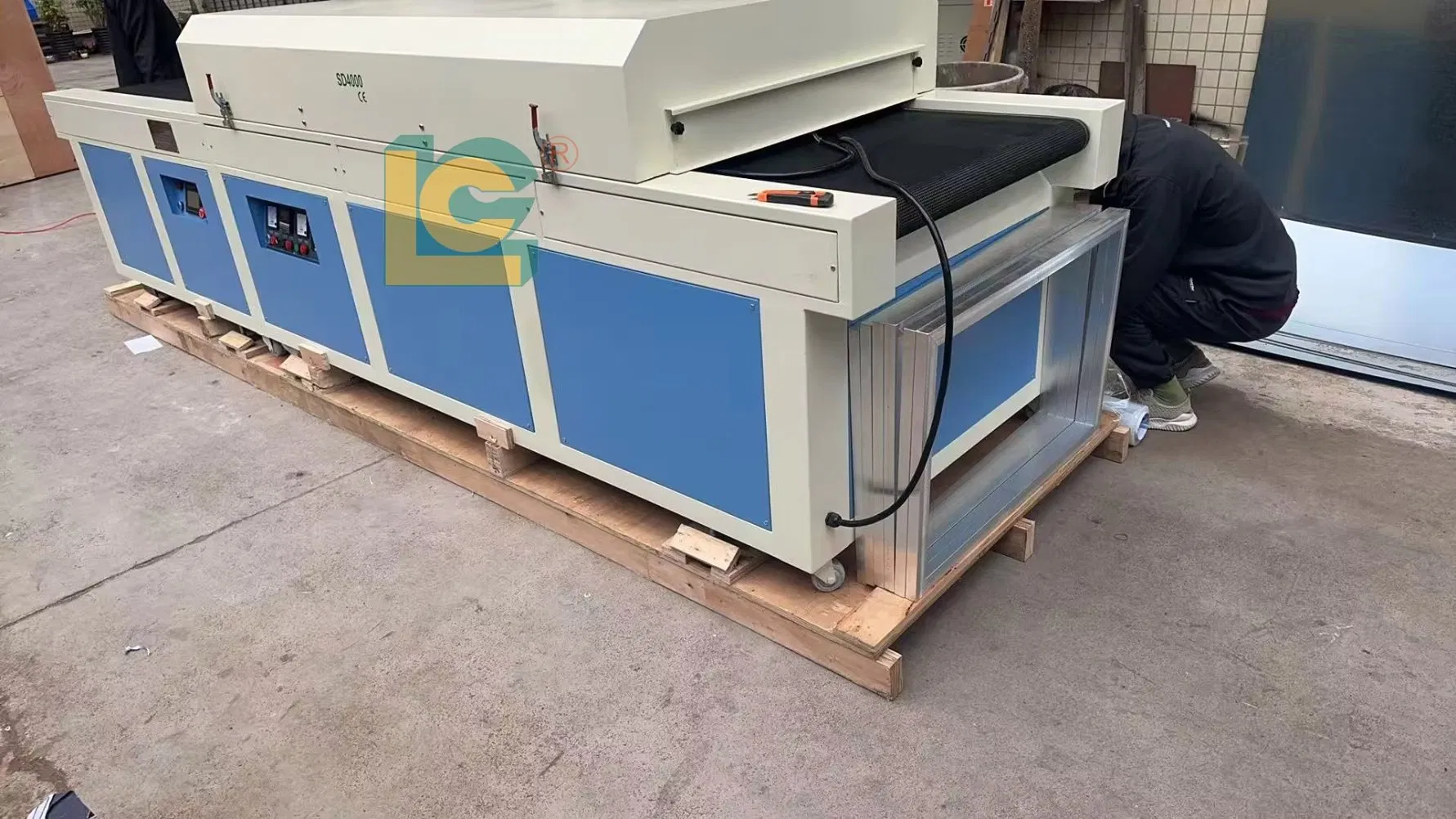 New Single-Color Automatic Flatbed Silk Screen Printing Machine with UV Curing for Labels Bags &amp; Cards