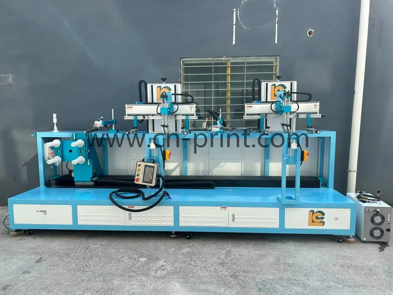 Semi-Automatic 4 Side Servo Flatbed Silk Screen Printing Machine for Plastic Beer Crate with LED UV Curing Oven