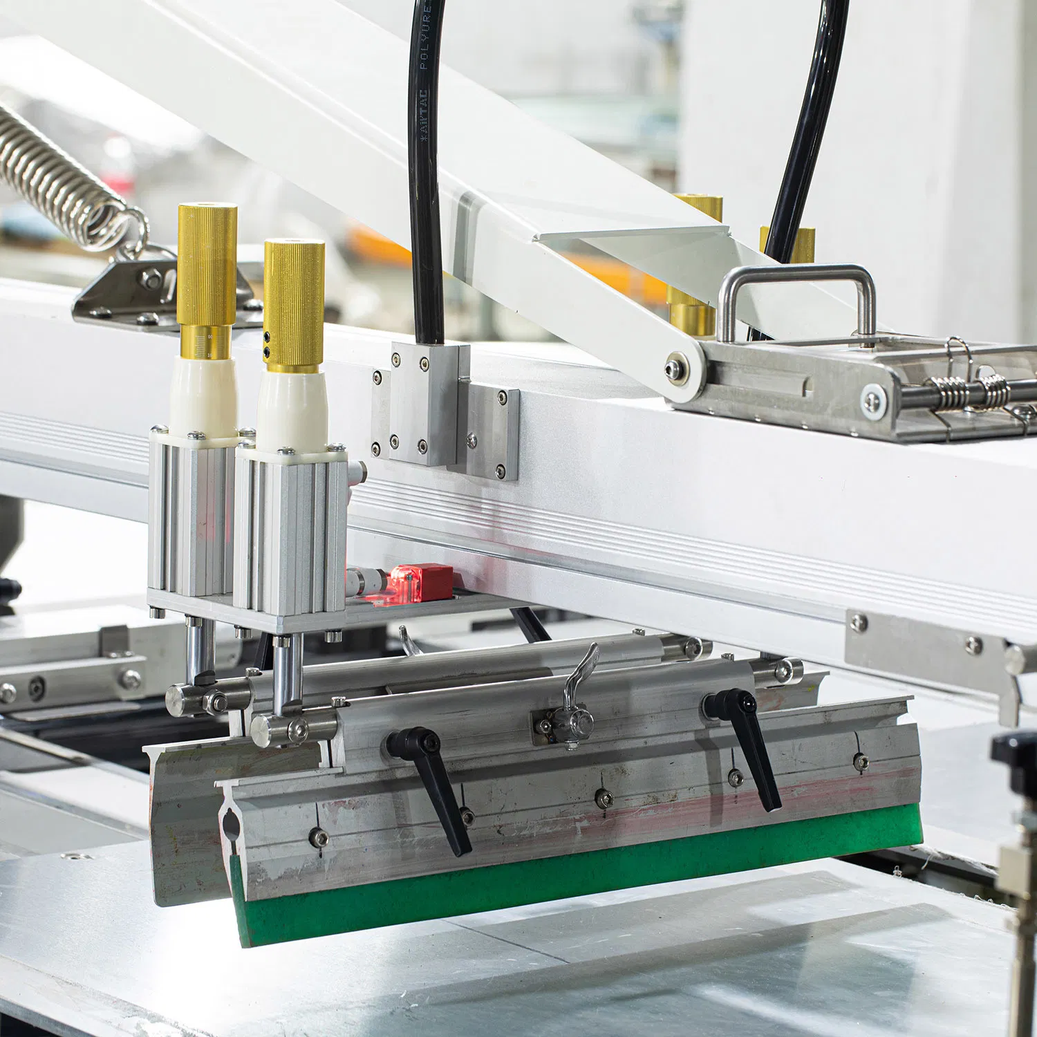 Spo Automatic 4-30 Color Oval Type Clothes/T Shirt /Garment/Textile Screen Printing Machine