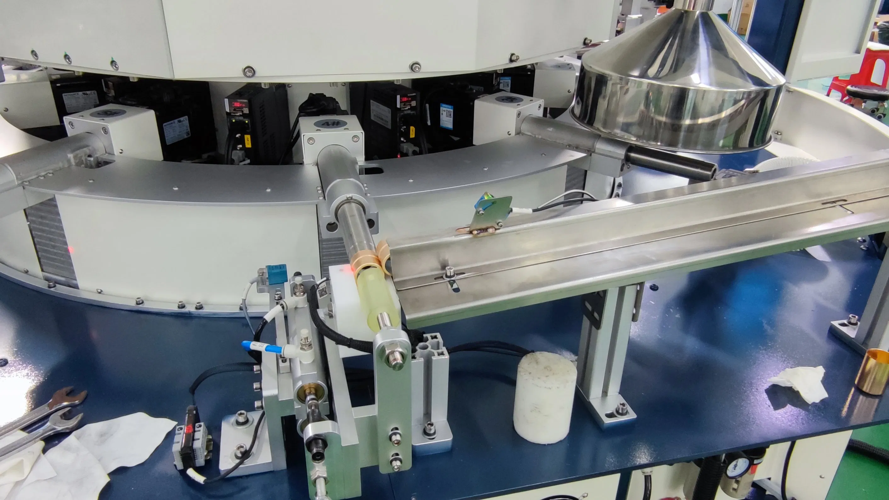 Sx-116 Fully Automatic Servo Rotary Two Screen Printing One Hot Stamping Machine, Replaceable Varnishing