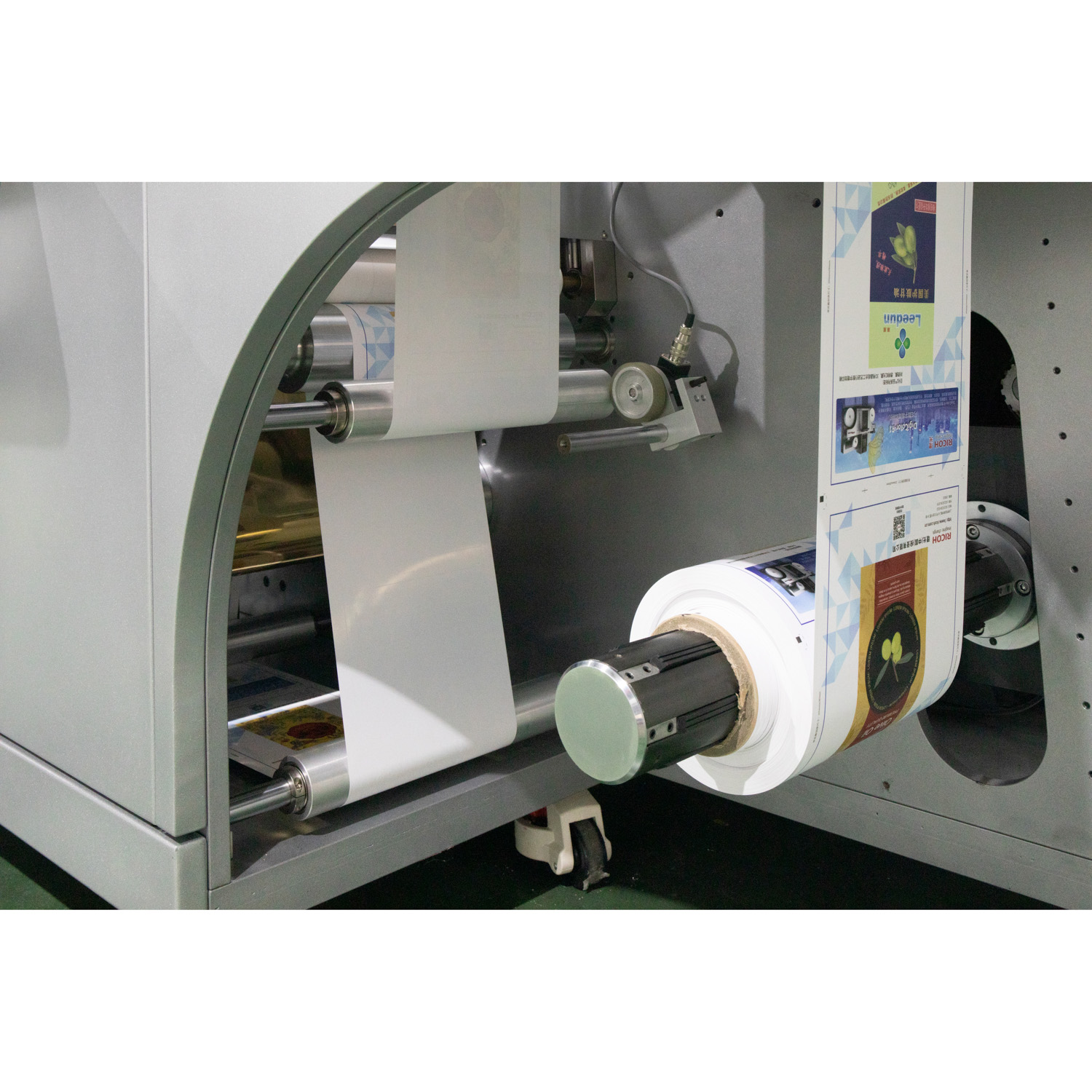 High Precision UV Inkjet Label Printing Digital Enhancement System For 3D Varnish and Embossing Effects
