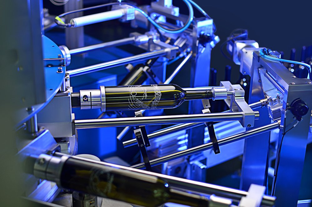 Automatic CNC Controlled 4 Color Glass Wine Bottle Label Trademark Silk Screen Printing Machine