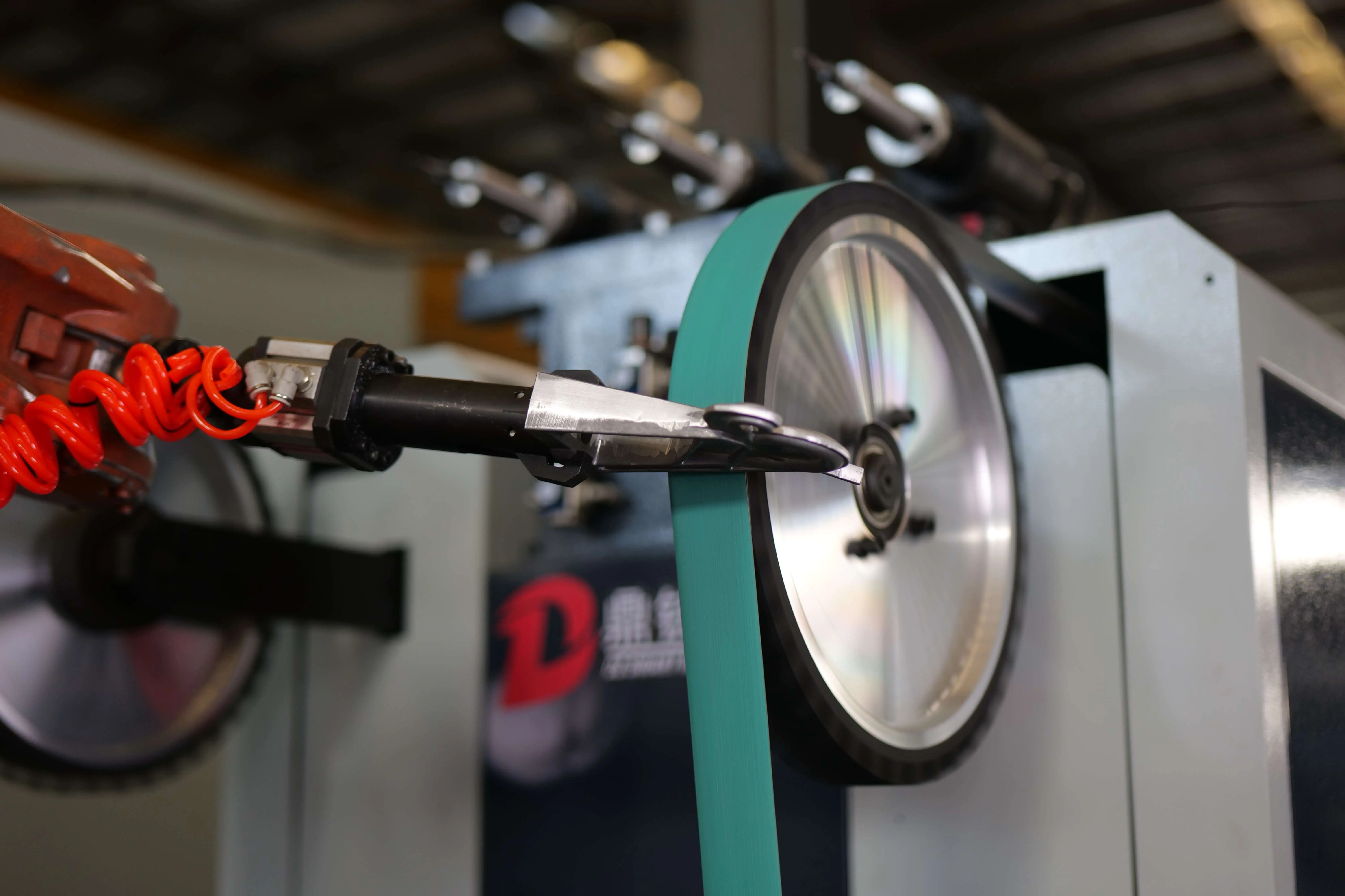 China Metal Parts Surface Grinding Robot Manufacturers, Factories