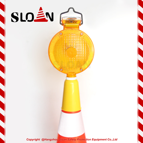 Traffic Safety Amber Solar LED Flashing Light for Road Barricade Warning