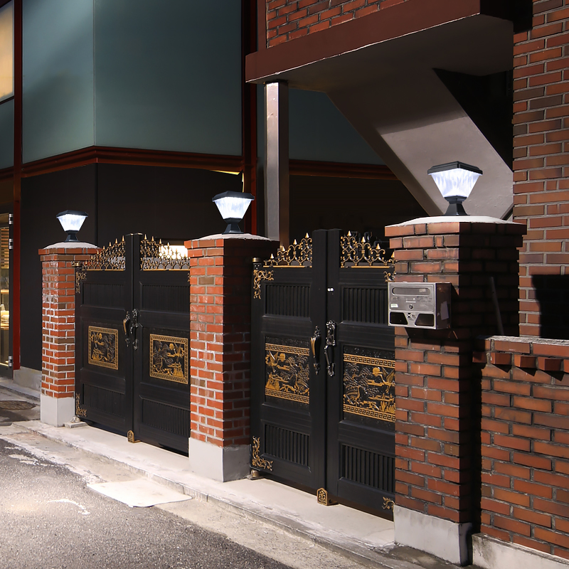 Cintelligent Control Landscape Outdoor LED Solar Garden Lawn Pillar Gate Light