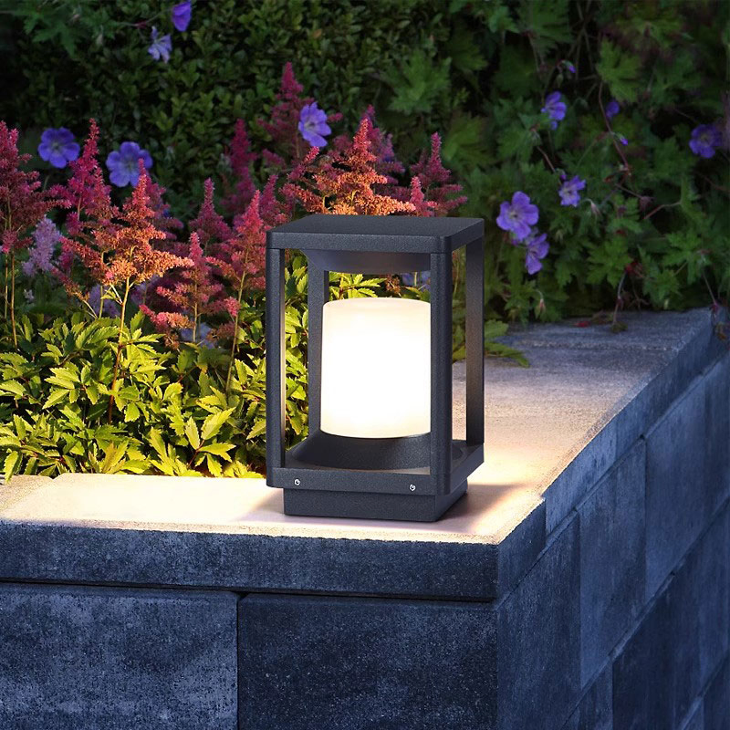 Wholesale Waterproof Gate Pillar Lights Outdoor European Simple Design Outdoor Pillar Gate Light Waterproof Courtyard LED Solar Garden Light