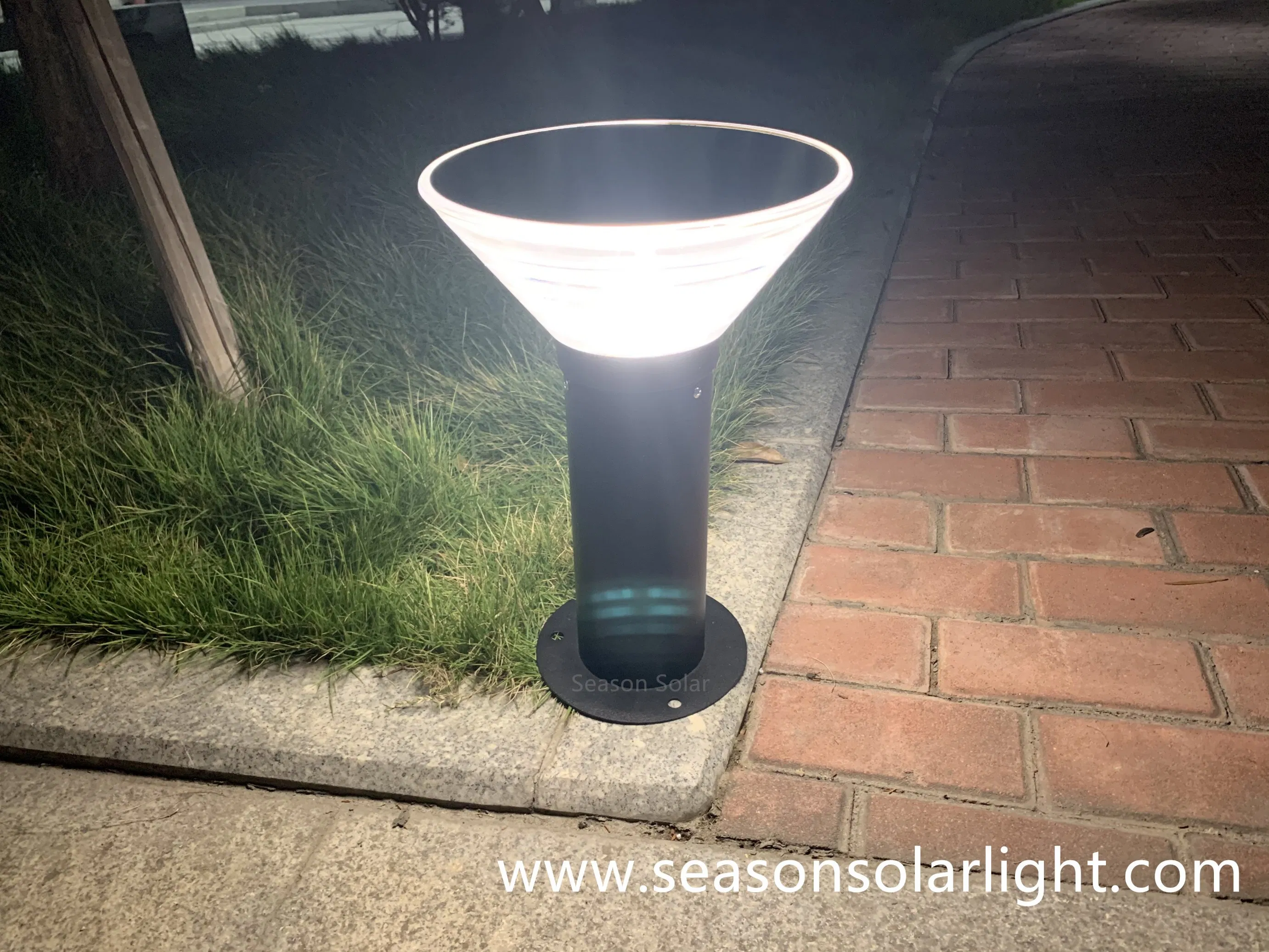Pathway Bollard Light Outdoor LED Solar Gate Post Pillar Light for Garden Lighting