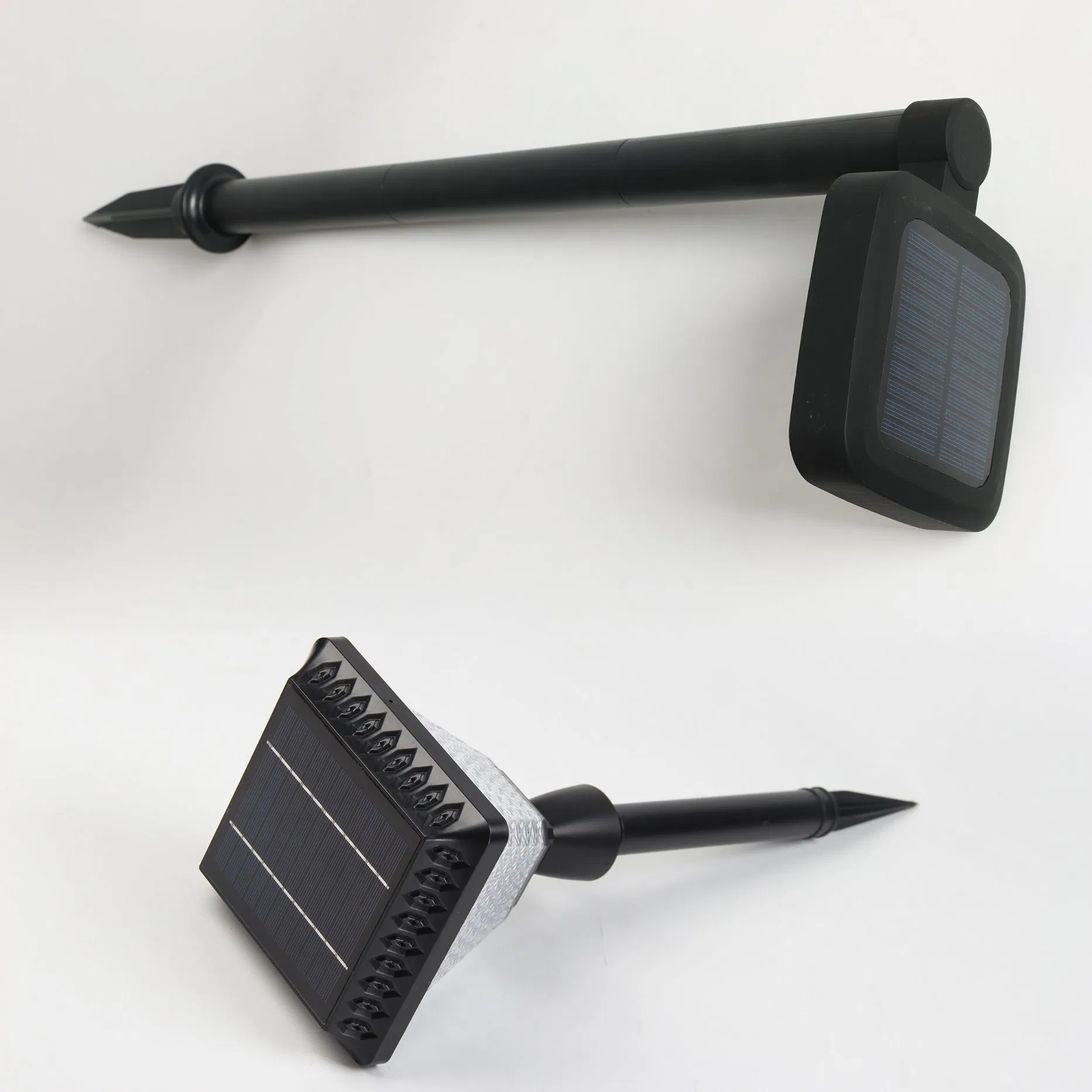 Wireless Solar Garden Light with Decorative Spike Design