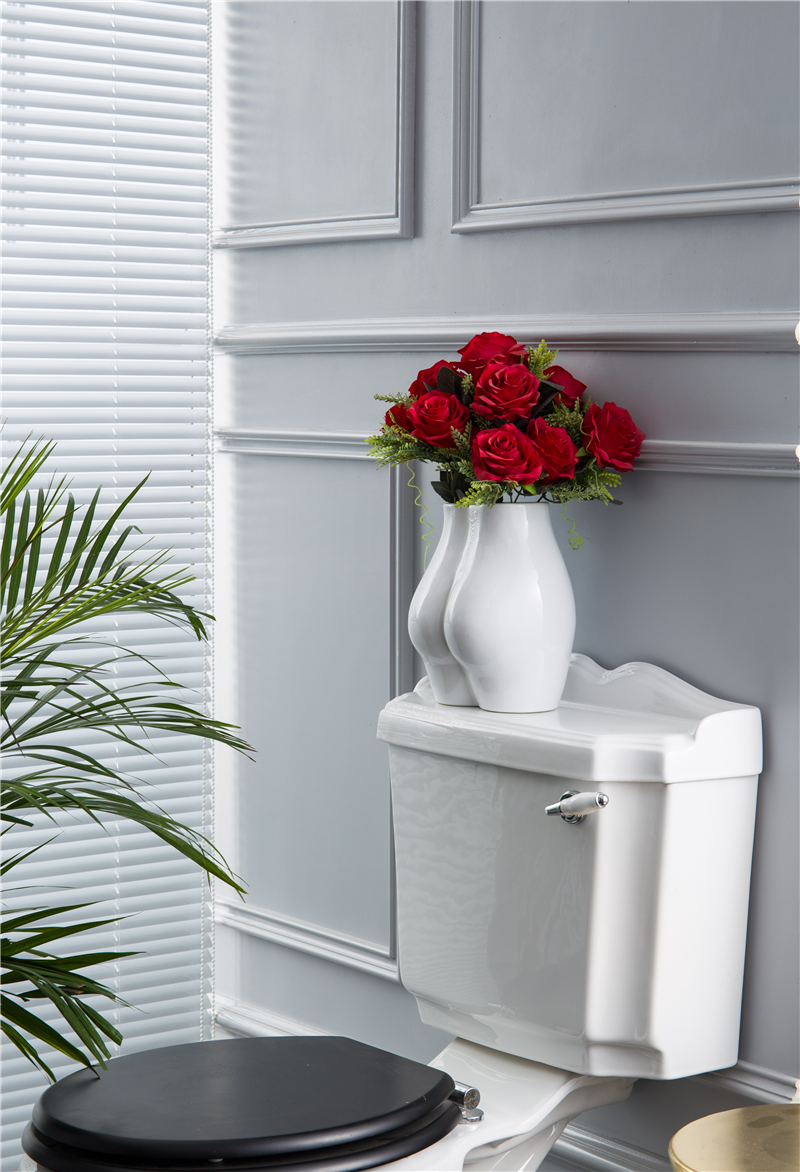 Kiki Vase Display 4