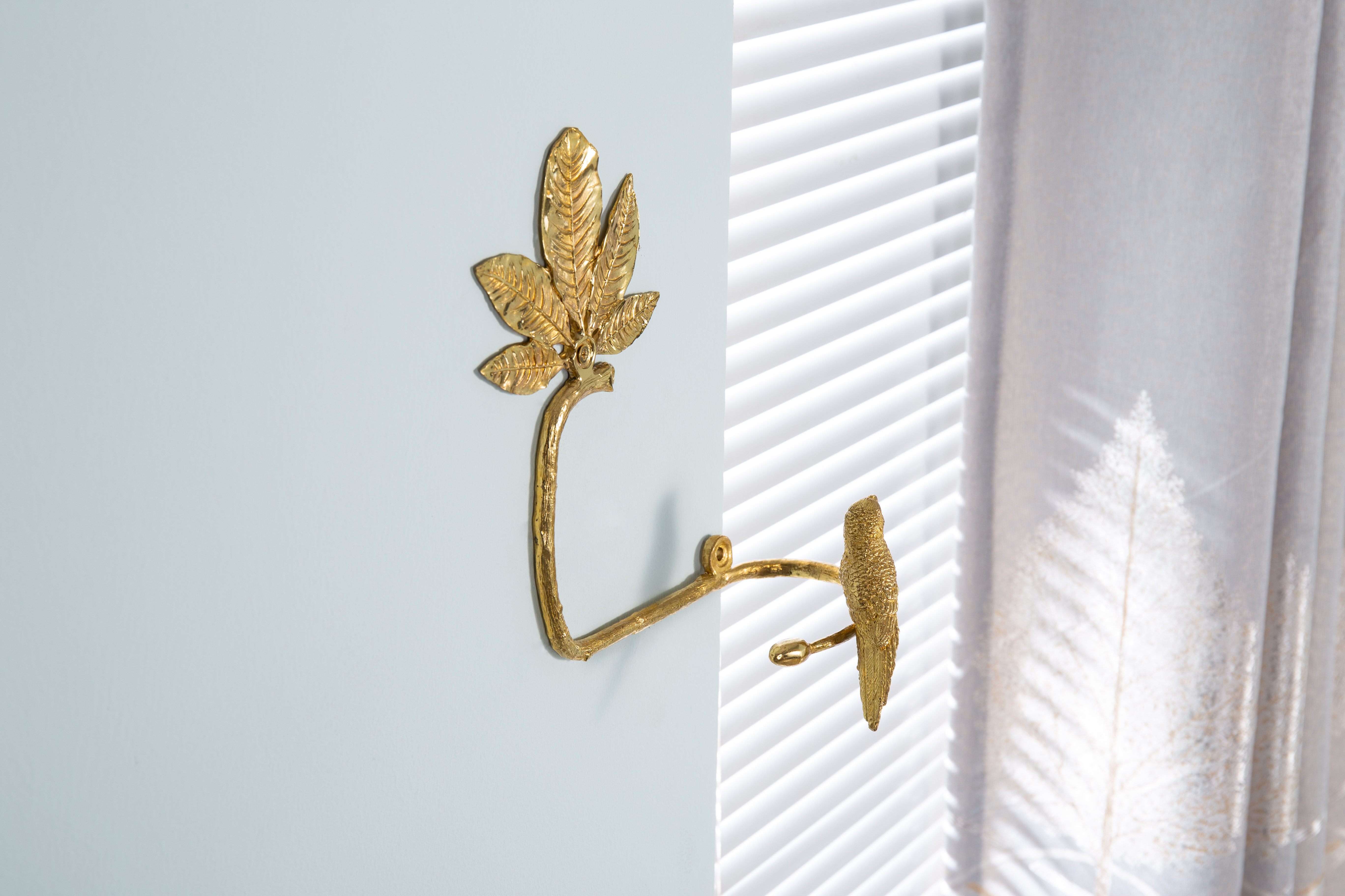 Curtain Hook Visual 1