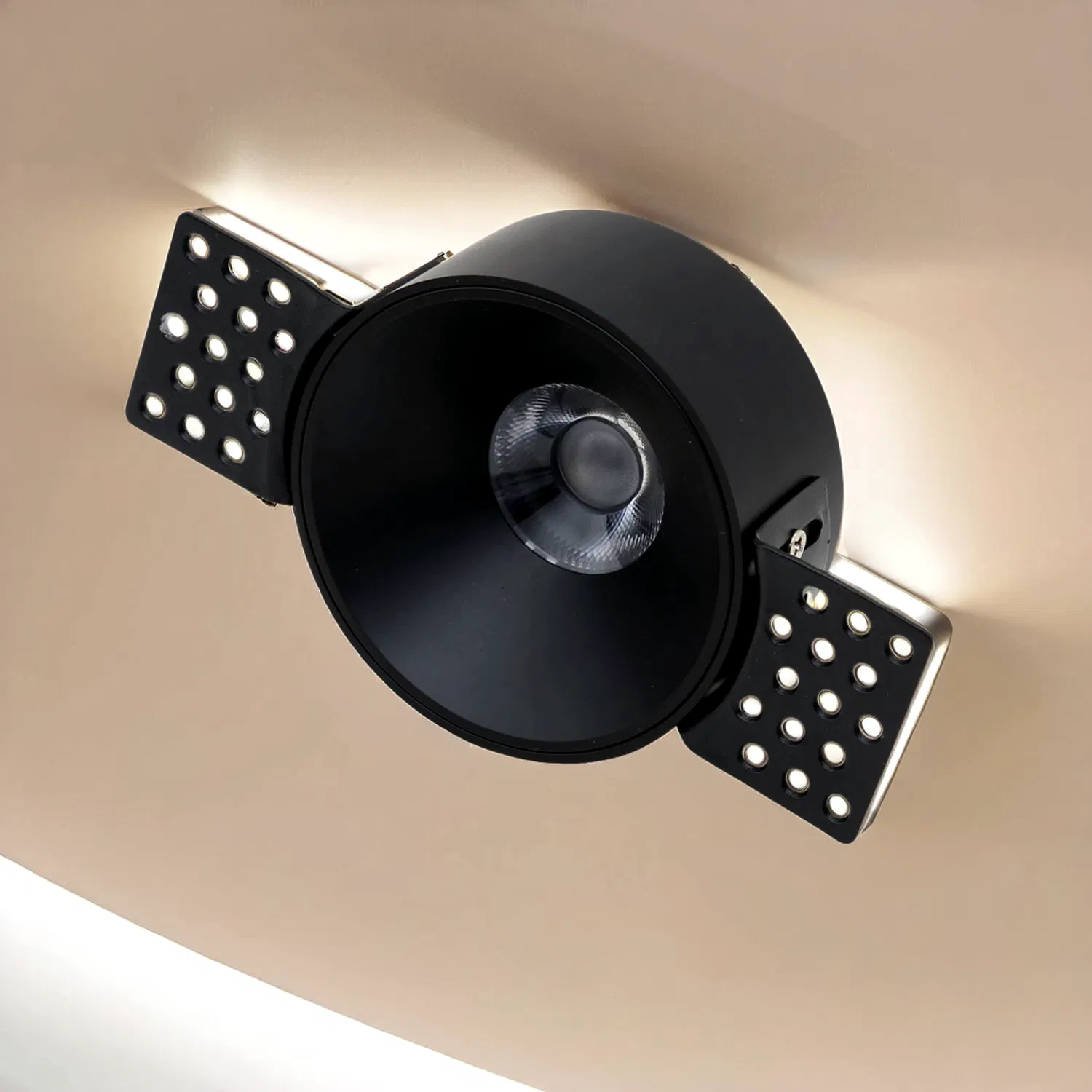 High-Quality IP54 Waterproof COB LED Downlight with Anti-Dazzle Feature