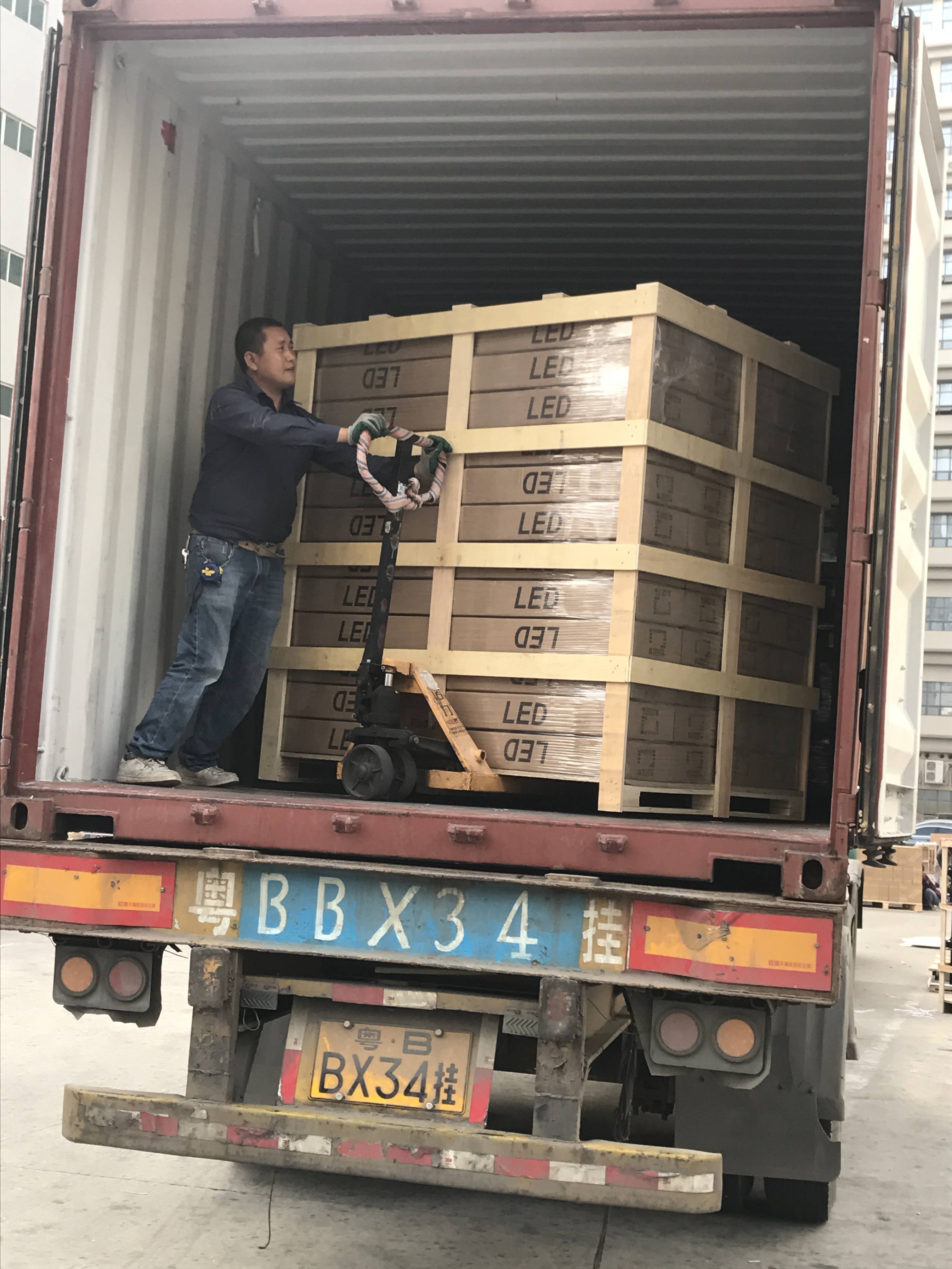 Packing carton design
