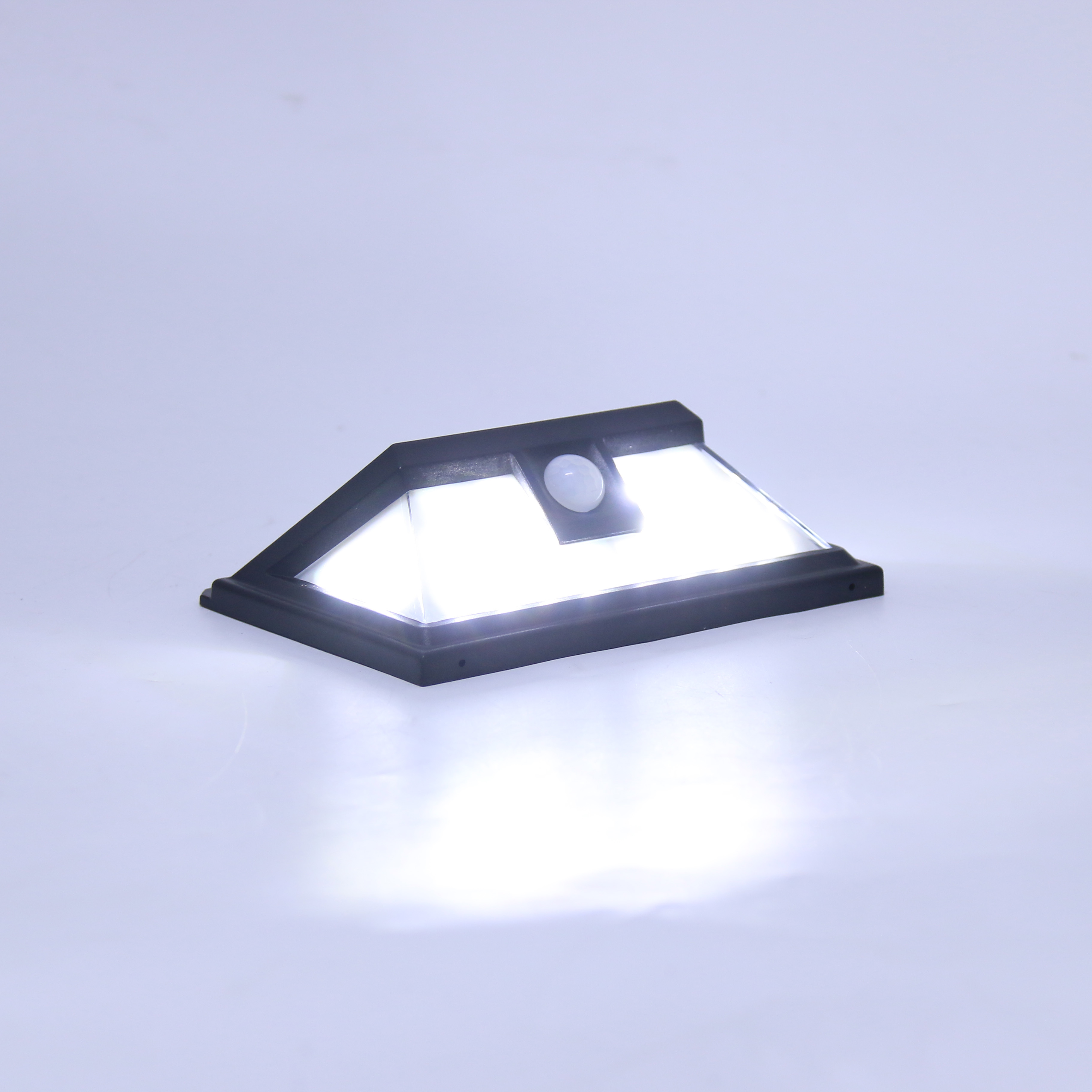 Outdoor Wireless IP65 Waterproof LED Solar Lights PIR Motion Sensor (8-10m Range) Wall-Mounted Smart Lighting Solution for