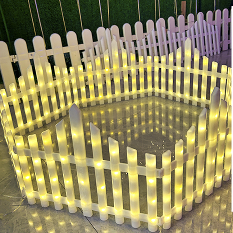 Modern Outdoor LED Solar Garden Gutter Night Light IP65 Electric Fence Panels Decorative Lamp with Plastic Body