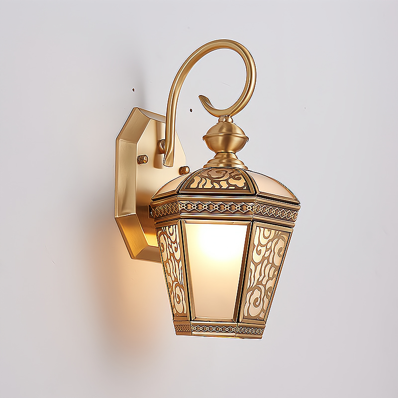 Outdoor LED Wall Lantern Vintage Brass Waterproof Tempered Glass Victorian Style Wall Sconce Porch Patio Villa Exterior Home