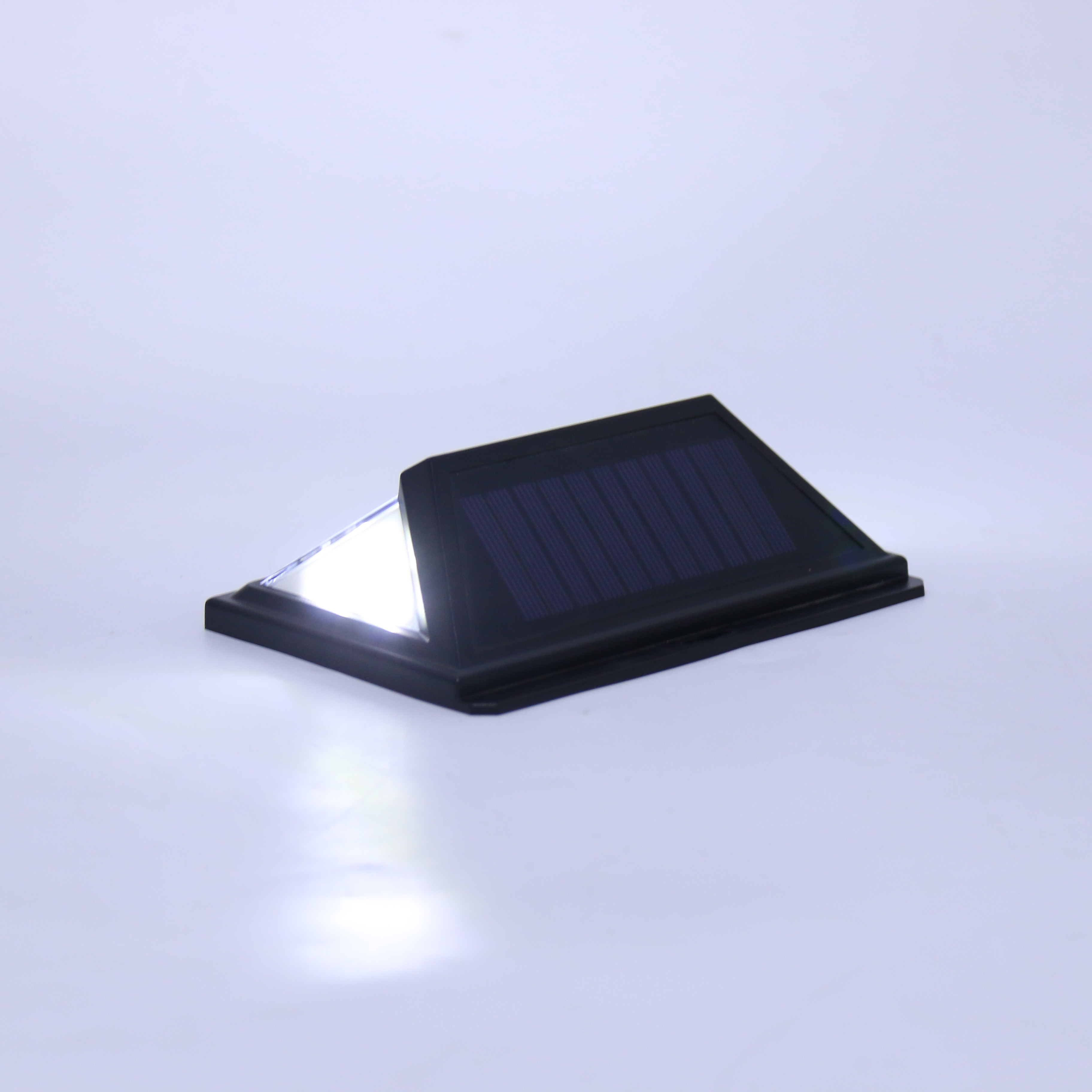 Outdoor Wireless IP65 Waterproof LED Solar Lights PIR Motion Sensor (8-10m Range) Wall-Mounted Smart Lighting Solution for