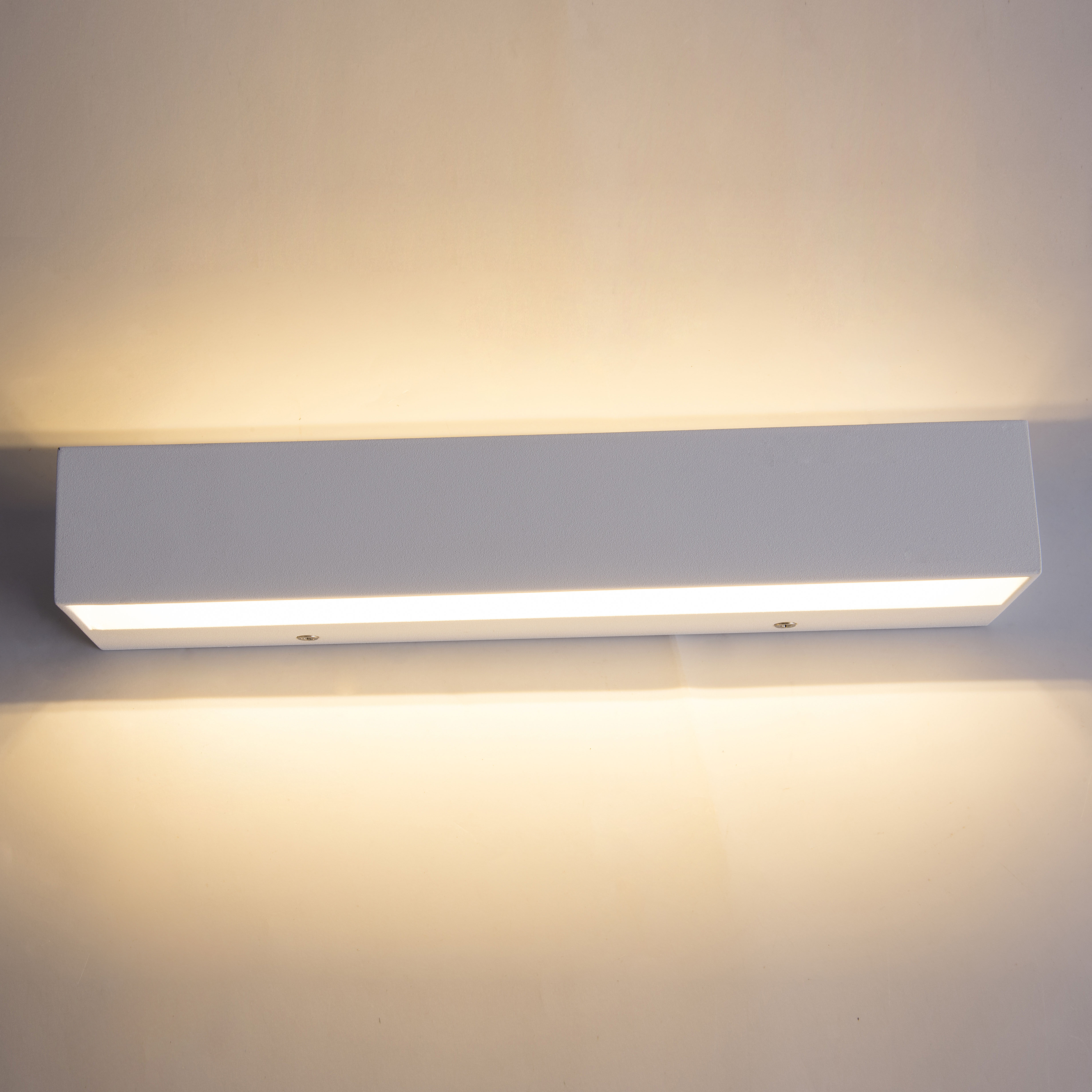 Fashion Indoor Wall Lamp Metal Black Aluminium up and Down Light LED Lamp Interior Lighting Modern Bedside Light