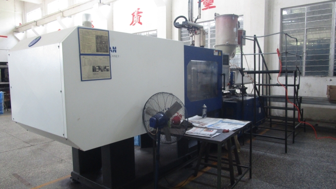 Dixon Lighting CNC injection molding machine for high-precision plastic outdoor light housing production