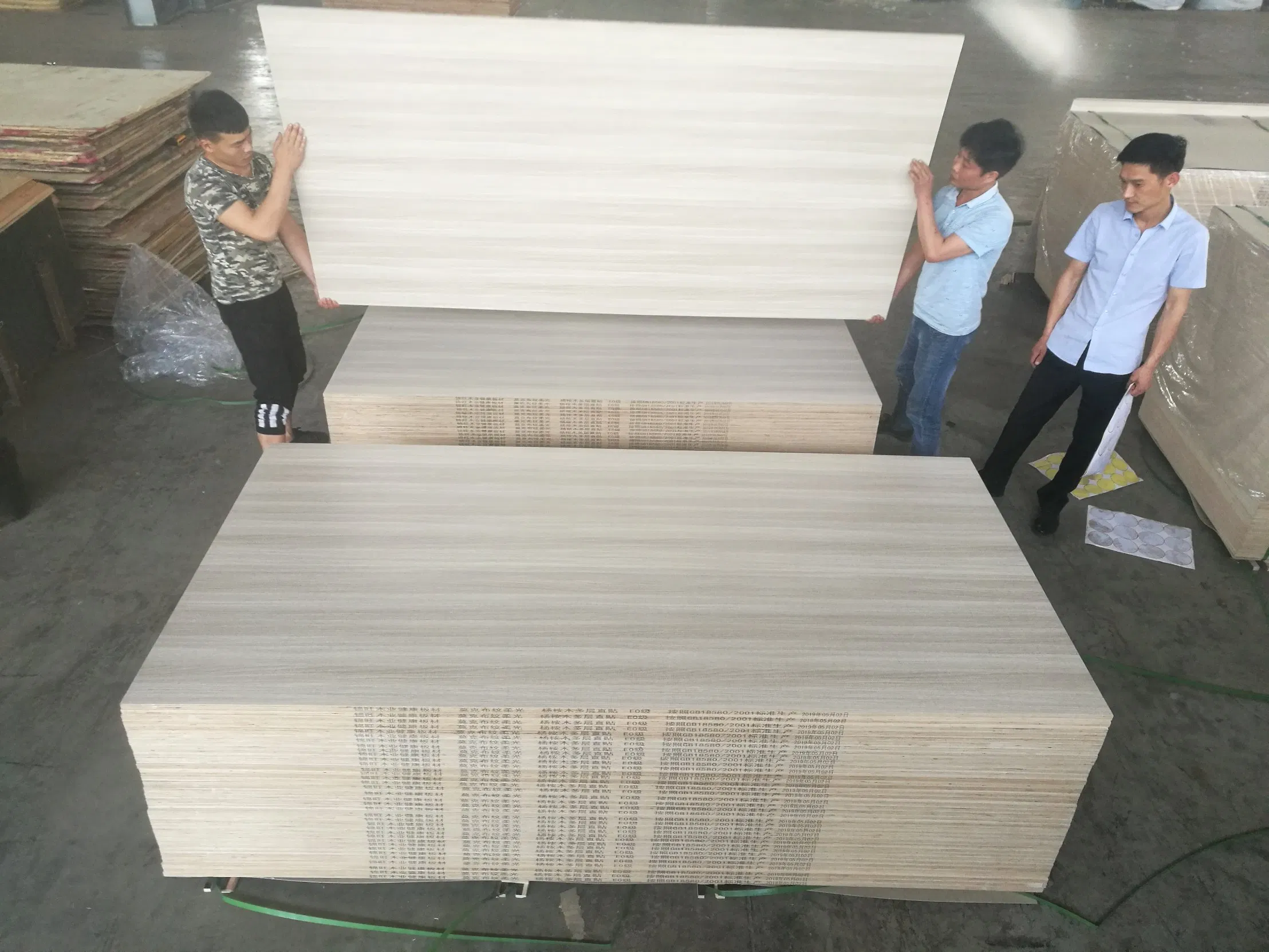 High Quality 4X8 3mm 12 mm 18mm Furniture Grade Melamine Coated Laminated Plywood Board