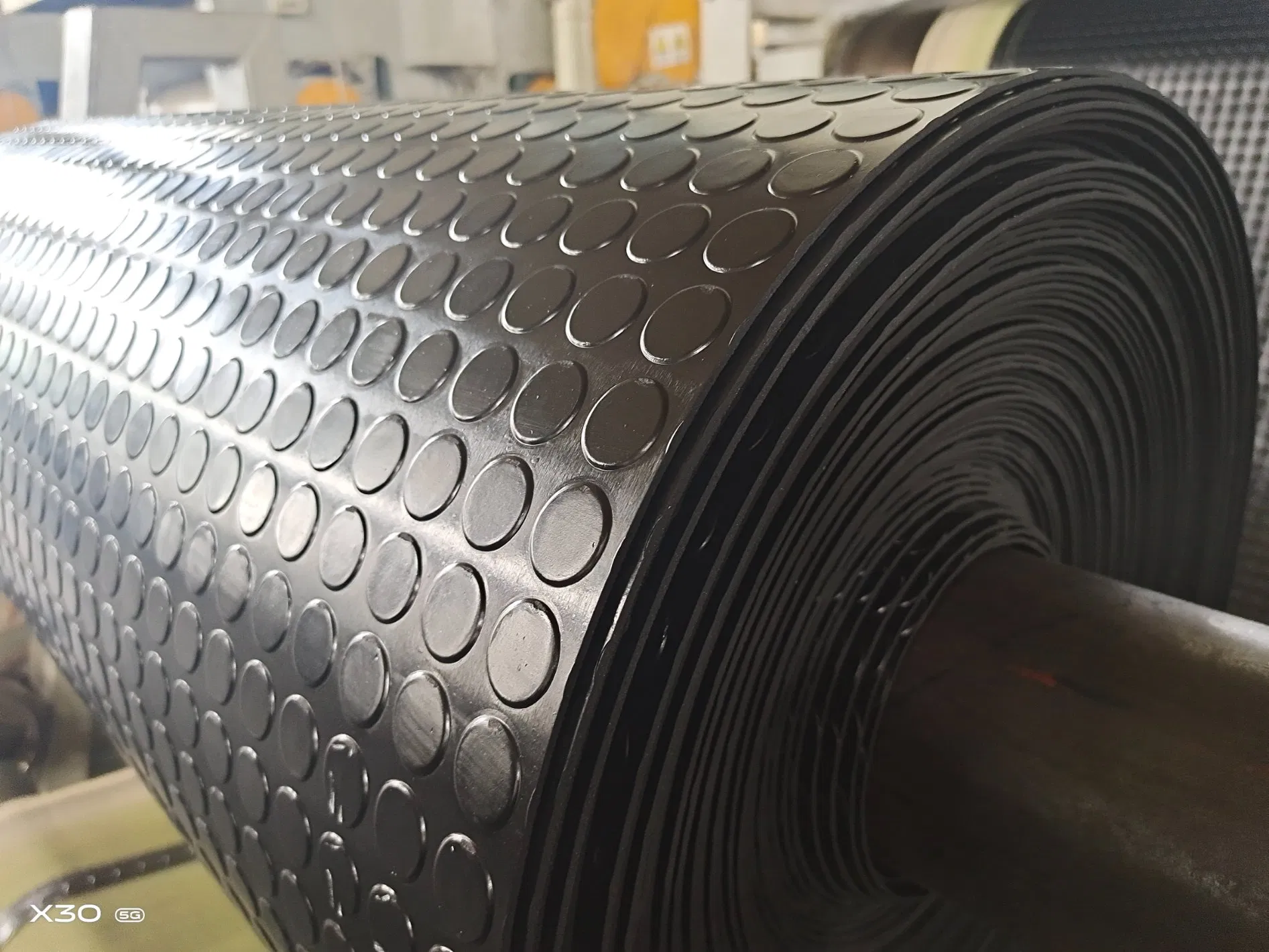 Anti Slip Durable Round DOT Rubber Flooring Mat with Cutting Service