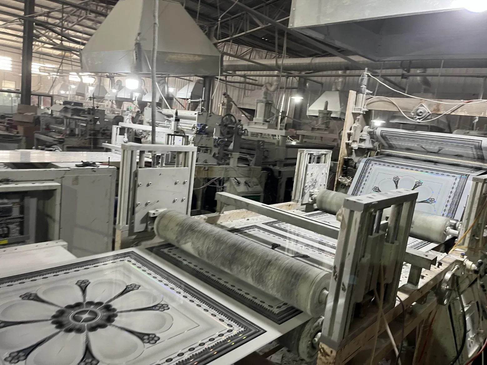 High Quality Wood Textured Plastic Panel Waterproof False Techo Laminated PVC Ceiling Board for Interior Decoration