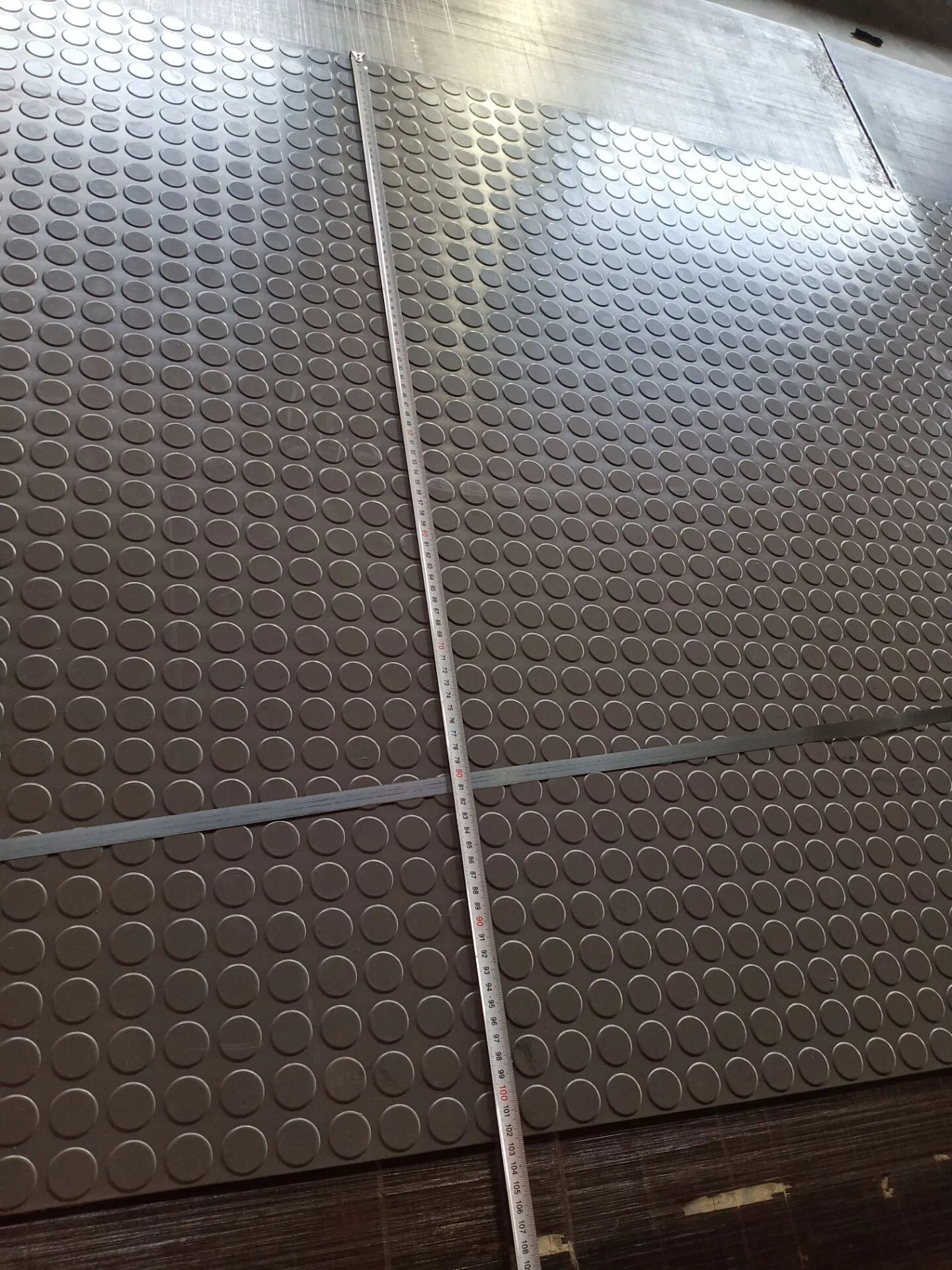 Anti Slip Durable Round DOT Rubber Flooring Mat with Cutting Service