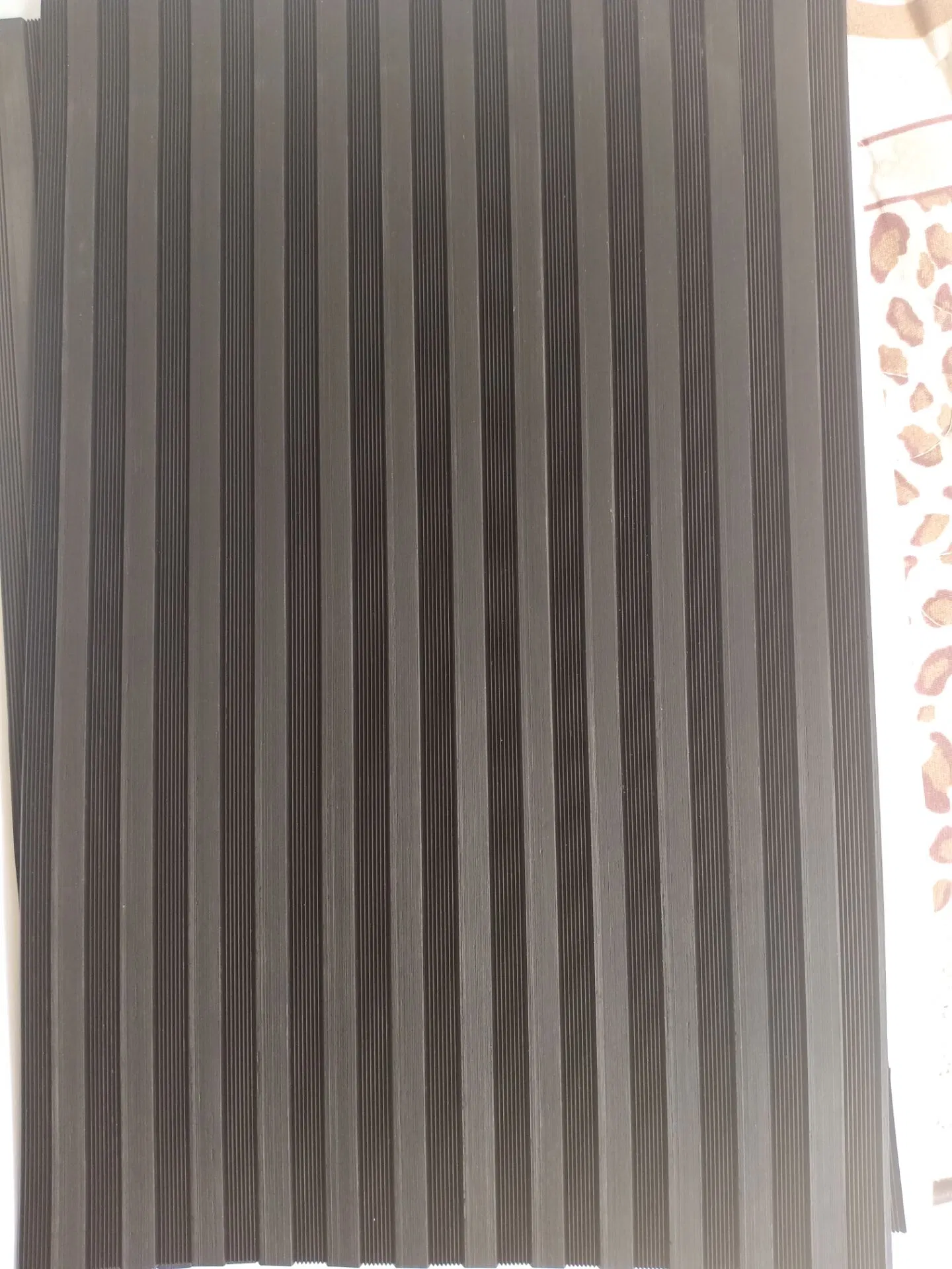 Custom Anti-Slip American Ribbed Rubber Sheets Flooring Mats with Cutting Service for Industrial Workplace