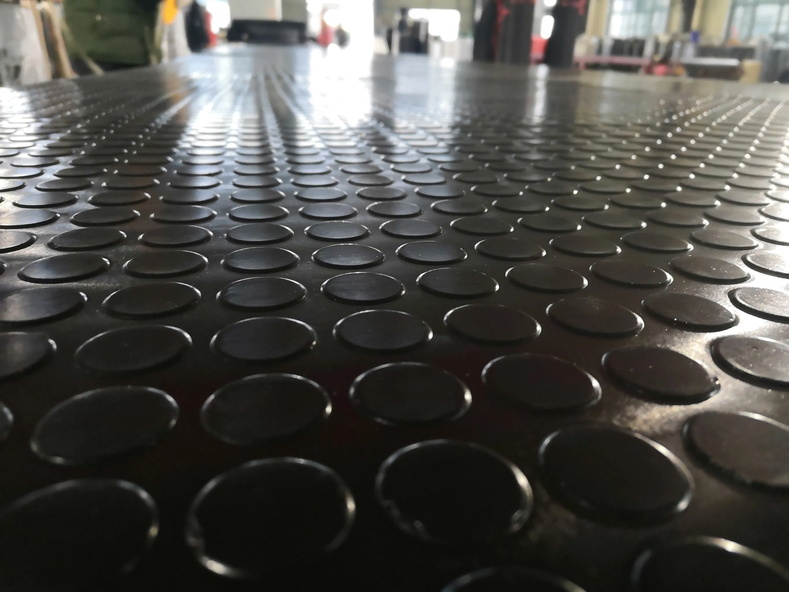 Anti Slip Durable Round DOT Rubber Flooring Mat with Cutting Service