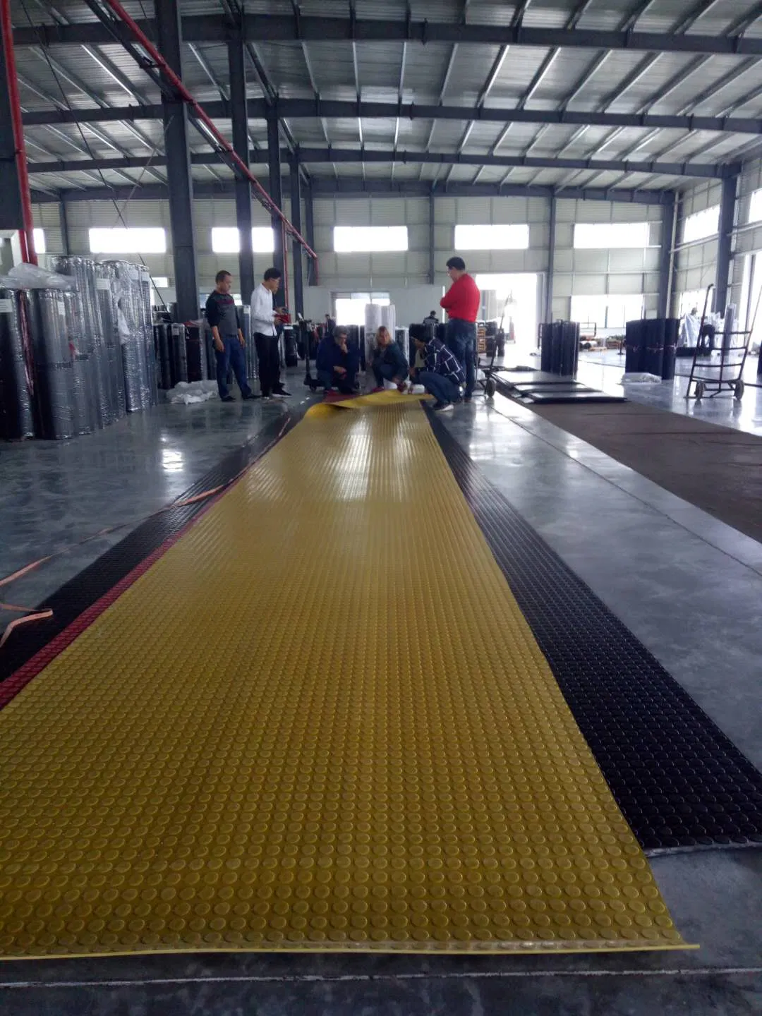 Custom Recycled SBR Round Coin Rubber Mat Flooring for Moulding and Cutting Process