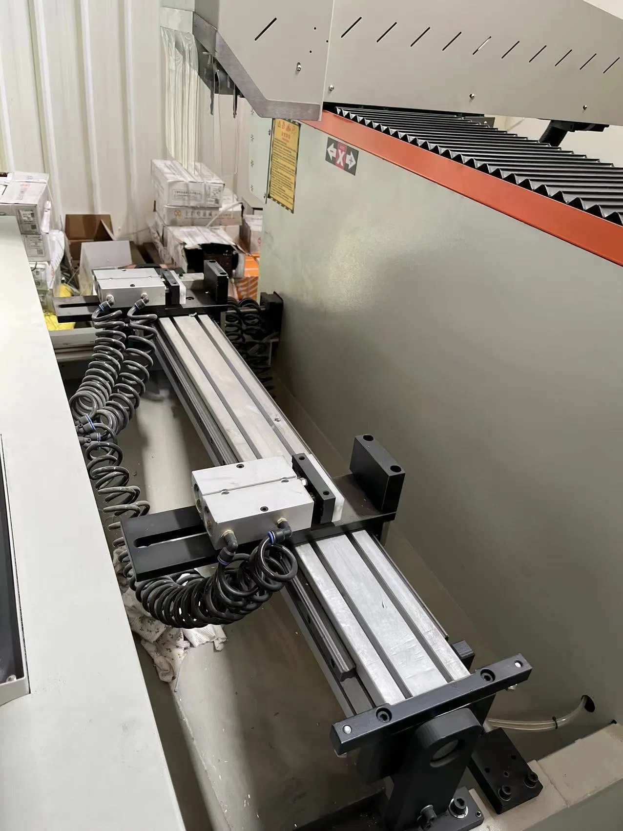 900mm Double Head CNC Drilling and Milling Machine Is Suitable for Aluminum Profile PVC UPVC Processing Three Side Turnover