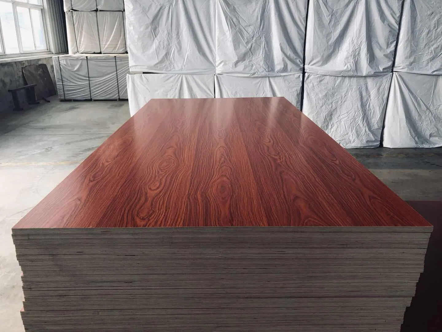 High Quality 4X8 3mm 12 mm 18mm Furniture Grade Melamine Coated Laminated Plywood Board