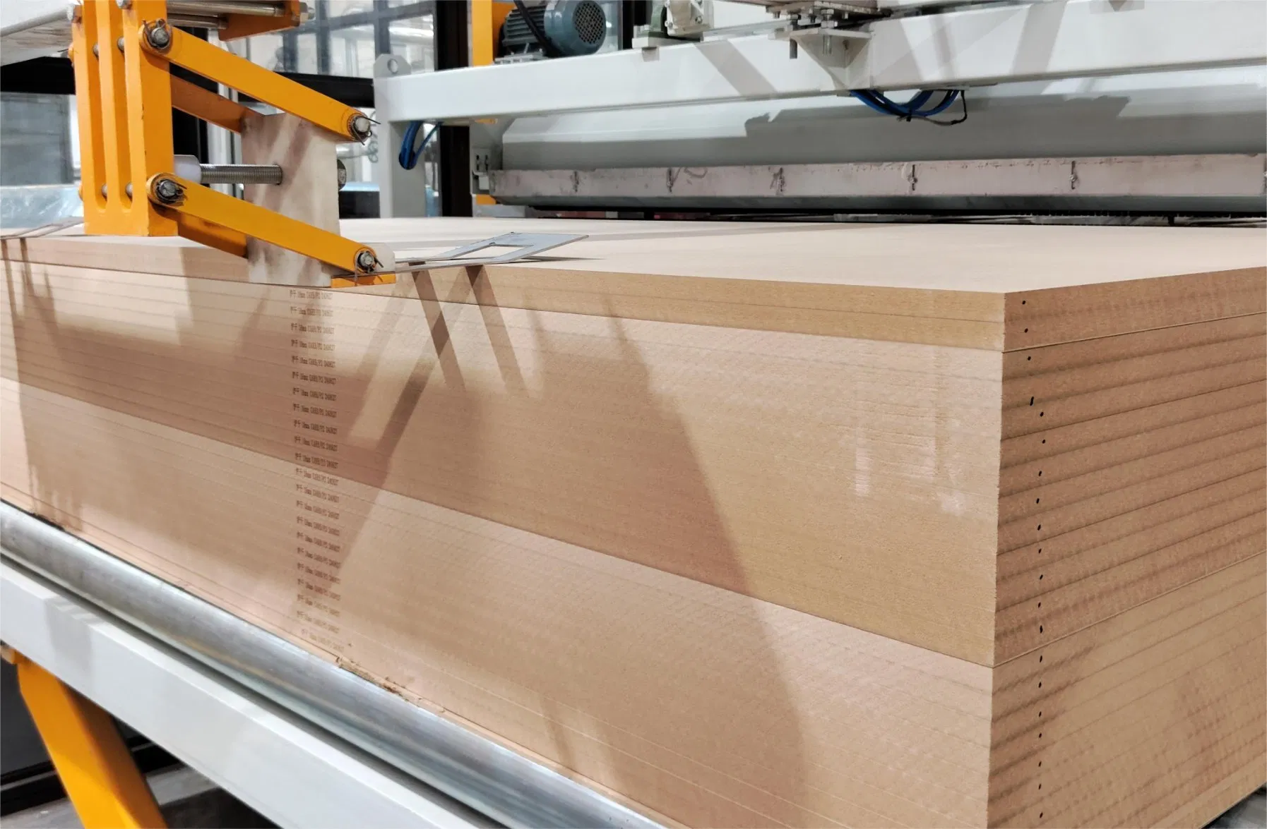 Melamine MDF Board Poplar Pine Maple Hardwood for Decoration