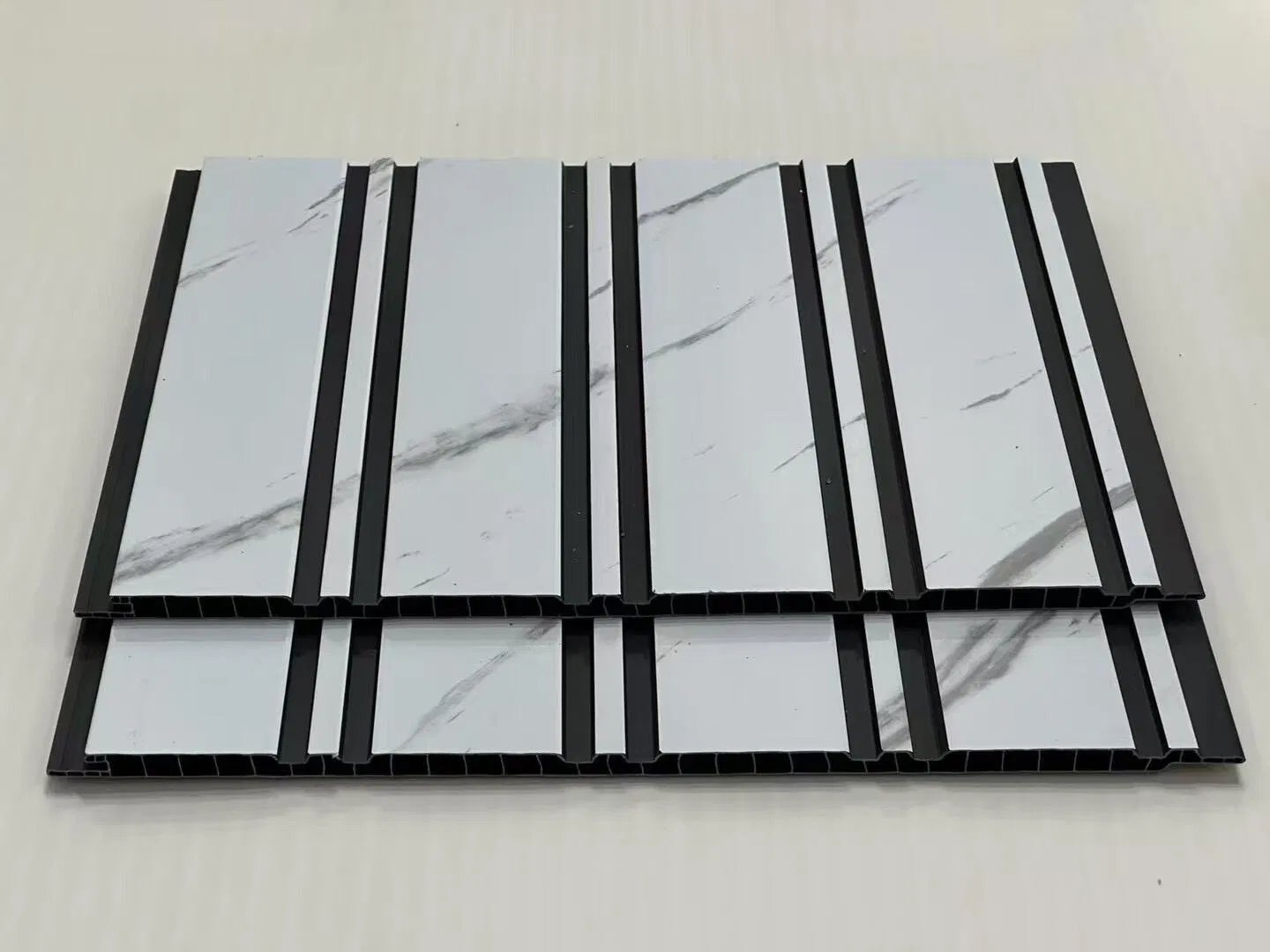 High Quality Wood Textured Plastic Panel Waterproof False Techo Laminated PVC Ceiling Board for Interior Decoration