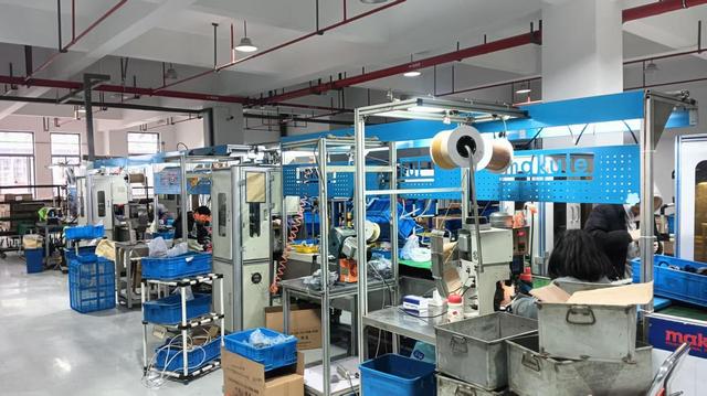 Pneumatic and electric nail guns for professional fastening