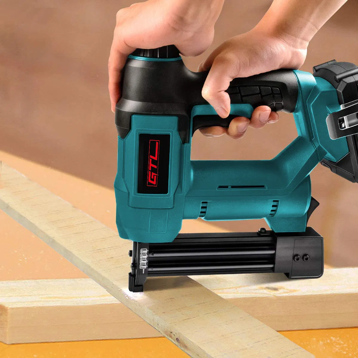 Rechargeable Nail/Staple Gun for Upholstery &amp; Carpentry with 18V Li-ion Battery &amp; Charger (CDSG003)