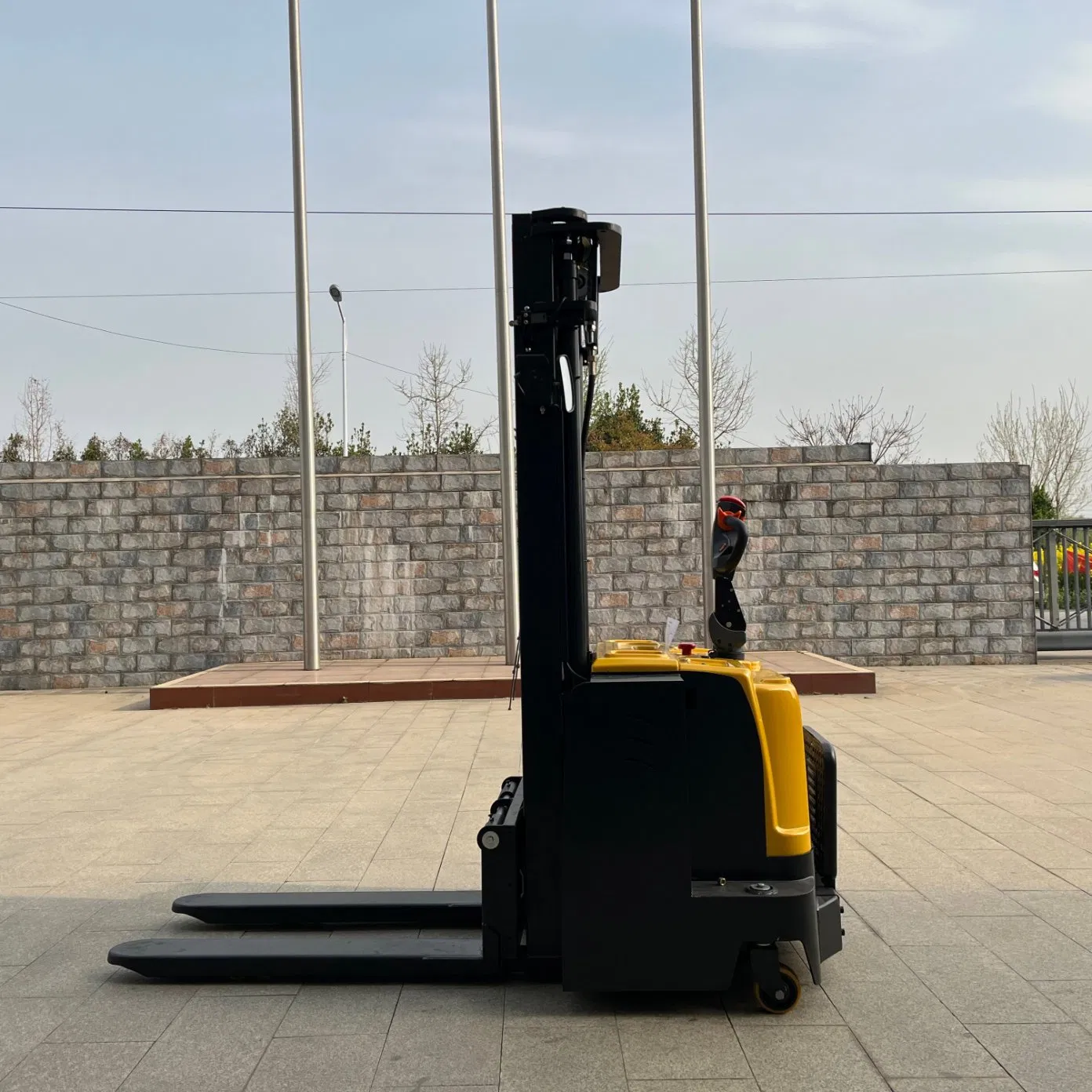 High-Performance Electric Pallet Stacker with Adjustable Lift Height