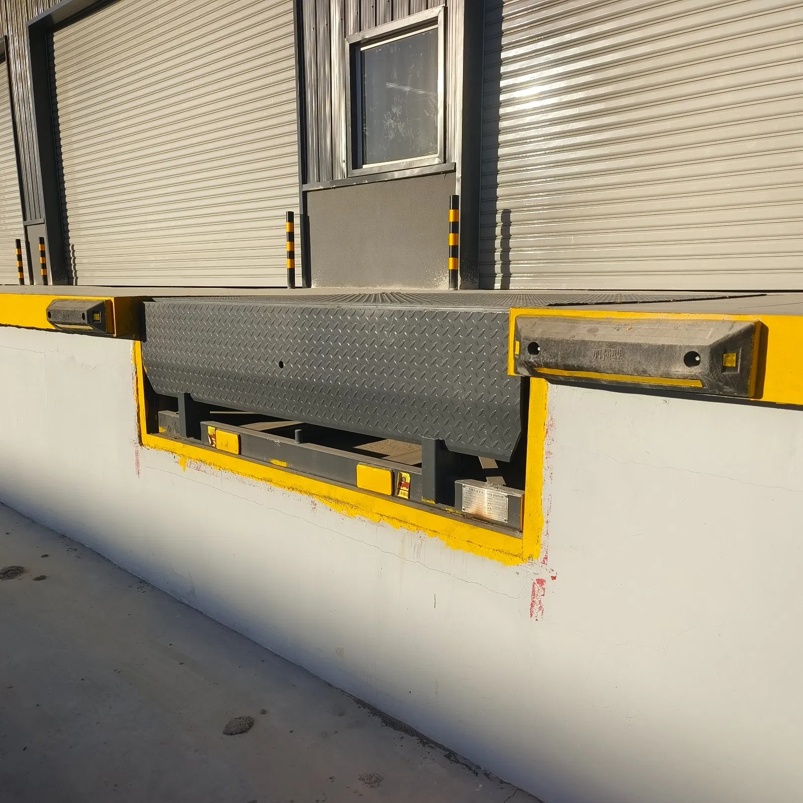 12 Tons Fixed Dock Leveler Electric Hydraulic Pit Type Load Ramp