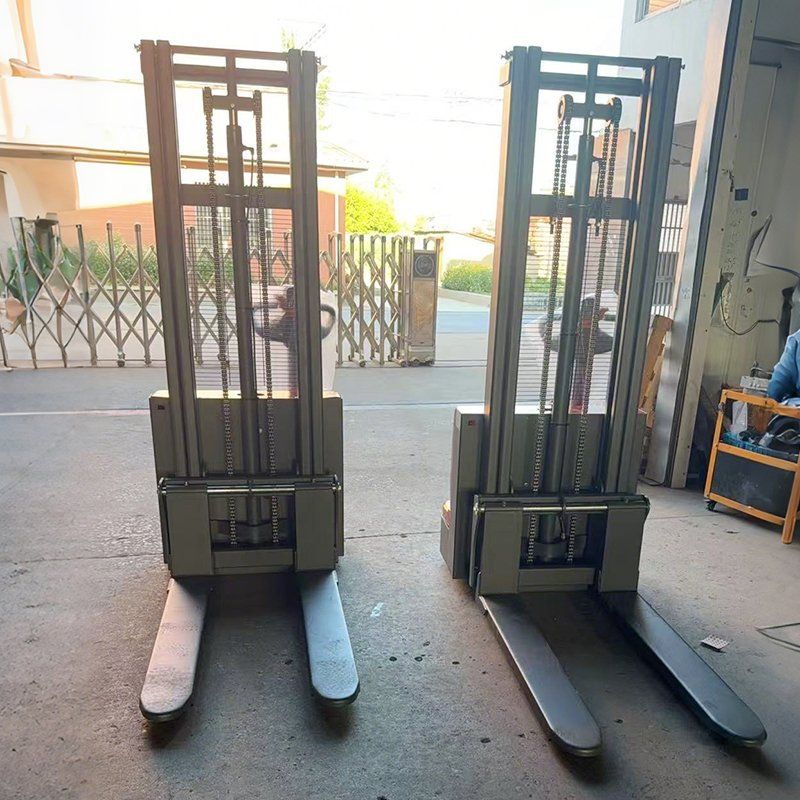 Compact Stacker Lift 1.5 Ton Pallet Stacker with Self Loading All Terrain Stacker Function Affordable and High Performance