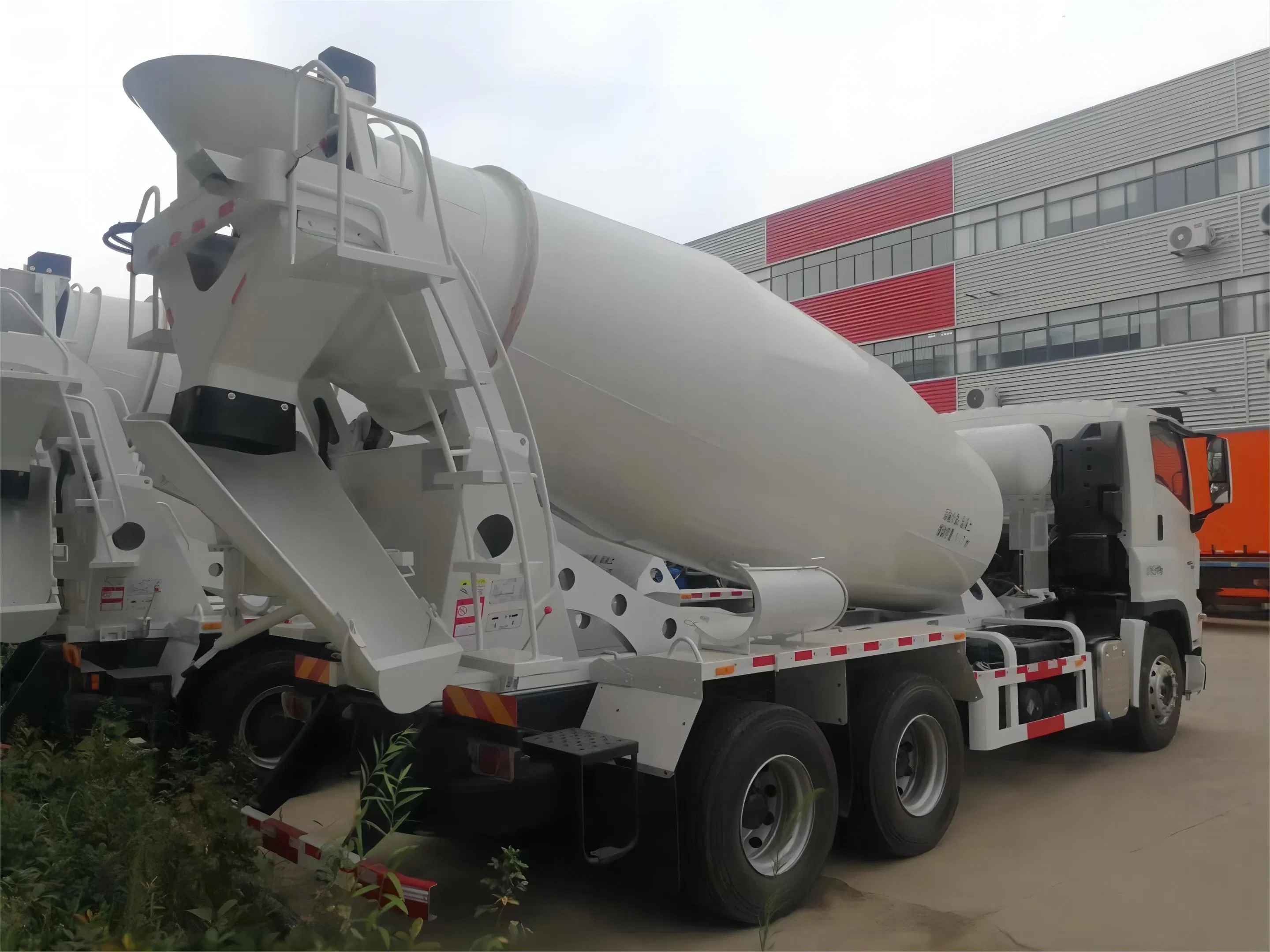 Top Brand Japan Giga Concrete Truck Mixer Price 8m3 9m3 10m3 Mobile Self Loading Concrete Cement Mixer Drum Truck