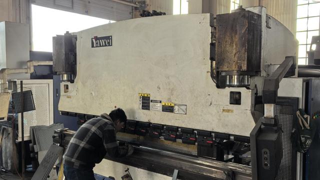 Pallet stacker for vertical lifting in warehouse operations