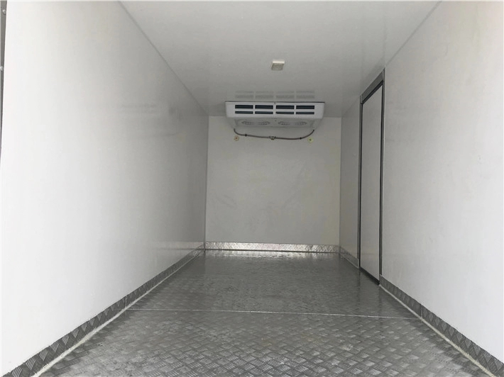 Brand New Isuzu 4X2 5-Tons Insulated Refrigeration Box Truck for Sale in Dubai