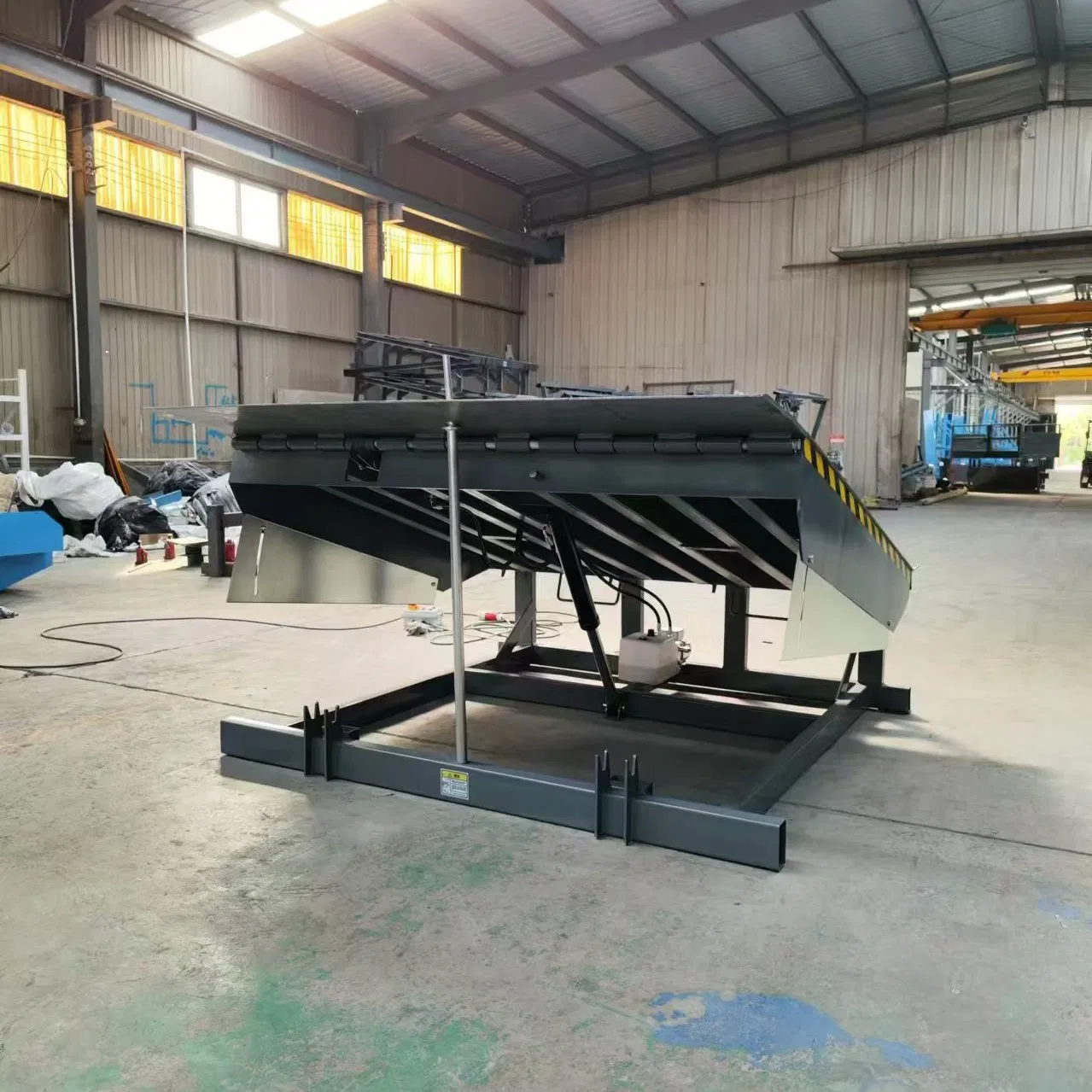 New Design Hydraulic Unloading Dock Ramp Platform Fixed Boarding Bridge