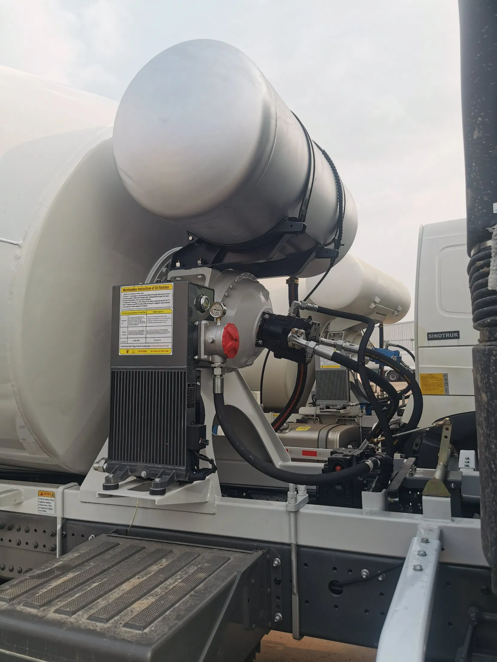 Original Good Price Heavy-Duty Sinotruk HOWO 8 10 12 14 16 Cbm Variable Capacity on-Site Hydraulic Discharge Drum Mixing Cement Tank Concrete Mixer Truck