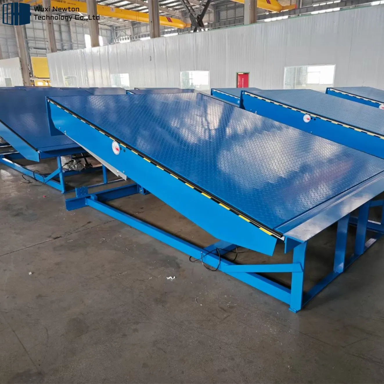 High Bearing Capacity Automatic Adjustable Exterior Edge Dock Leveler for Logistics
